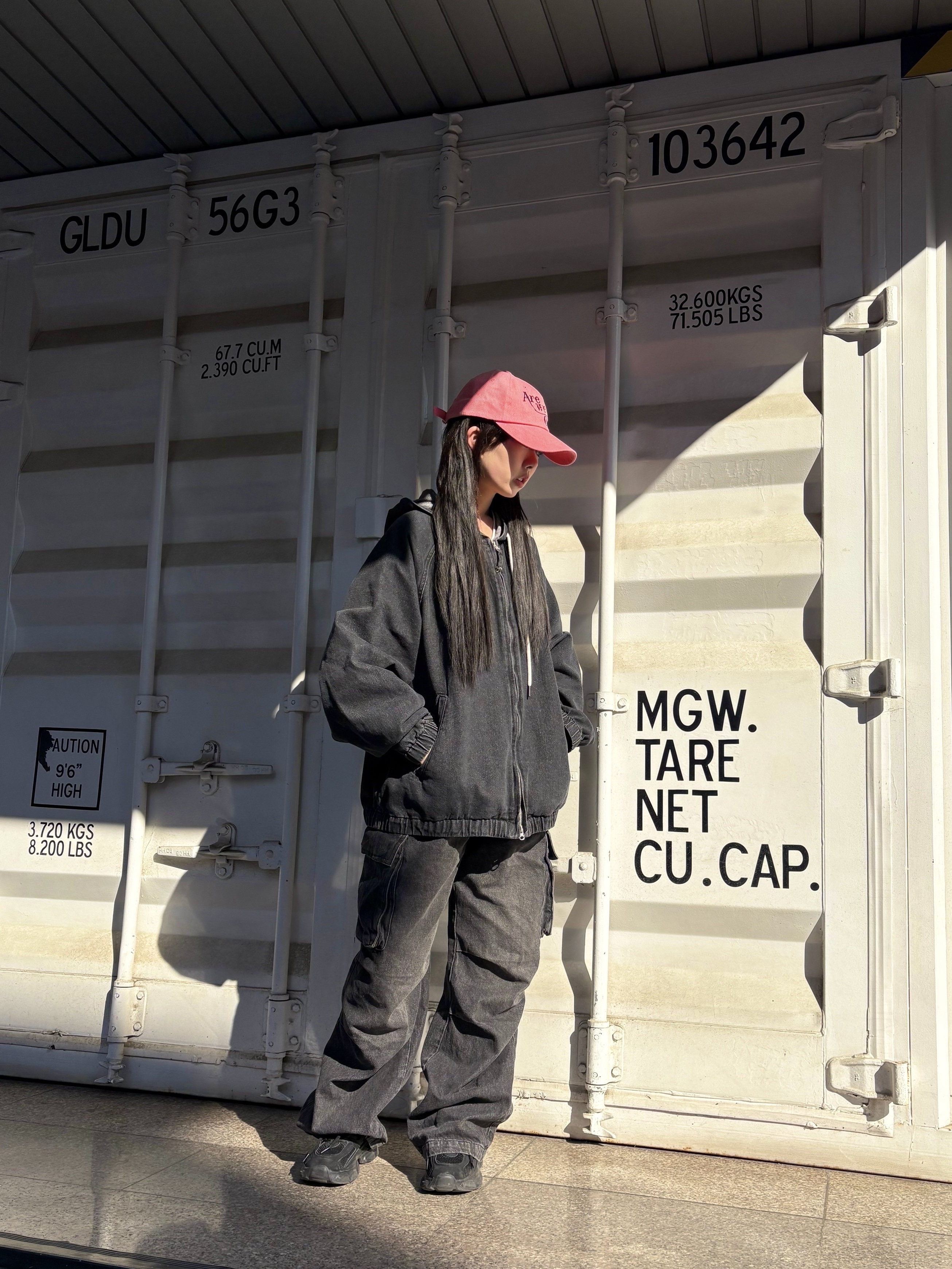 DVAN Are We One? Pigment Emb Ball Cap Neon Pink 착용 스타일 - 2