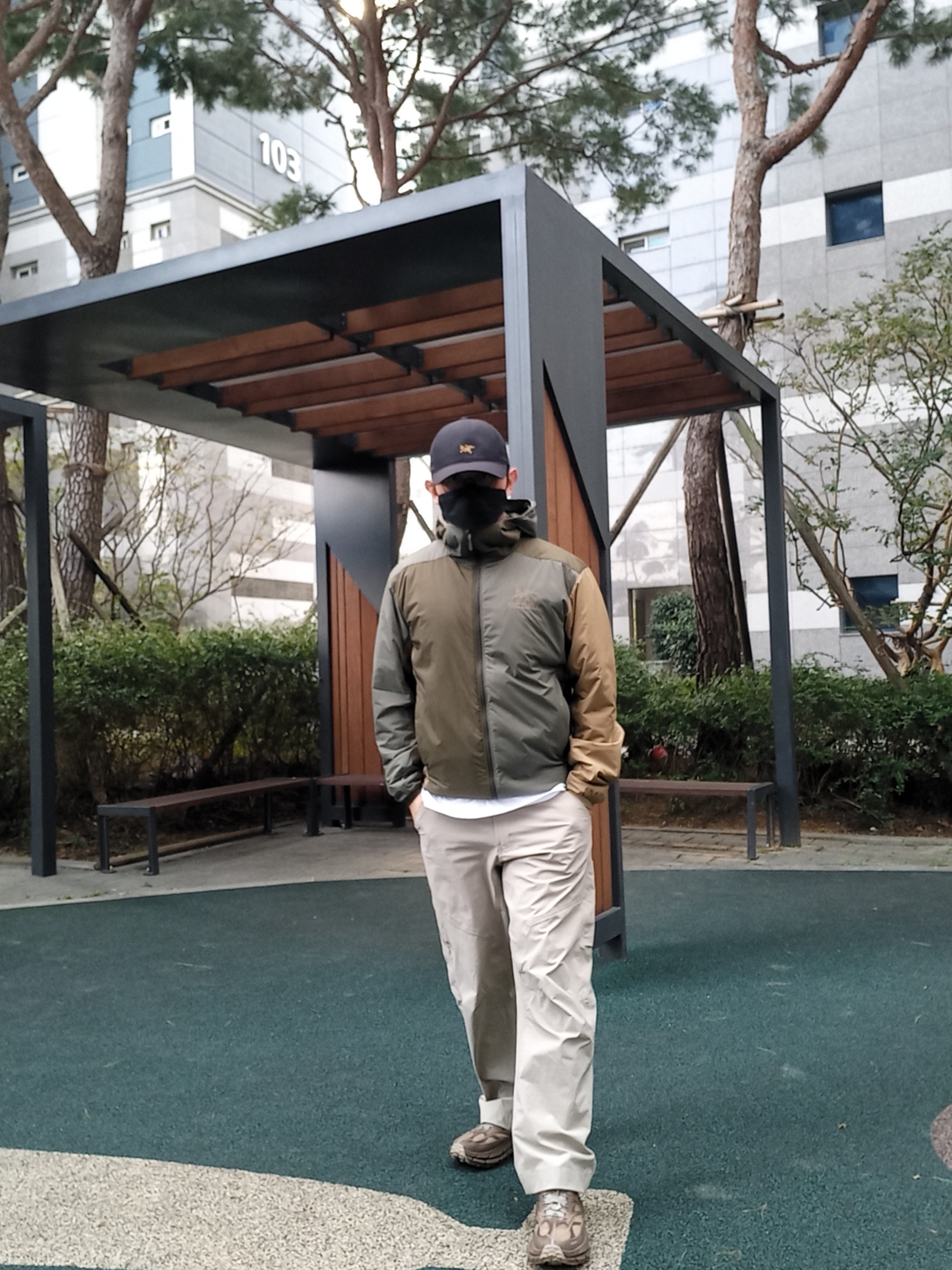 Arc'teryx Small Bird Cap Black, Arc'teryx Atom LT Hoody Tatsu Forage 착용 스타일 - 4
