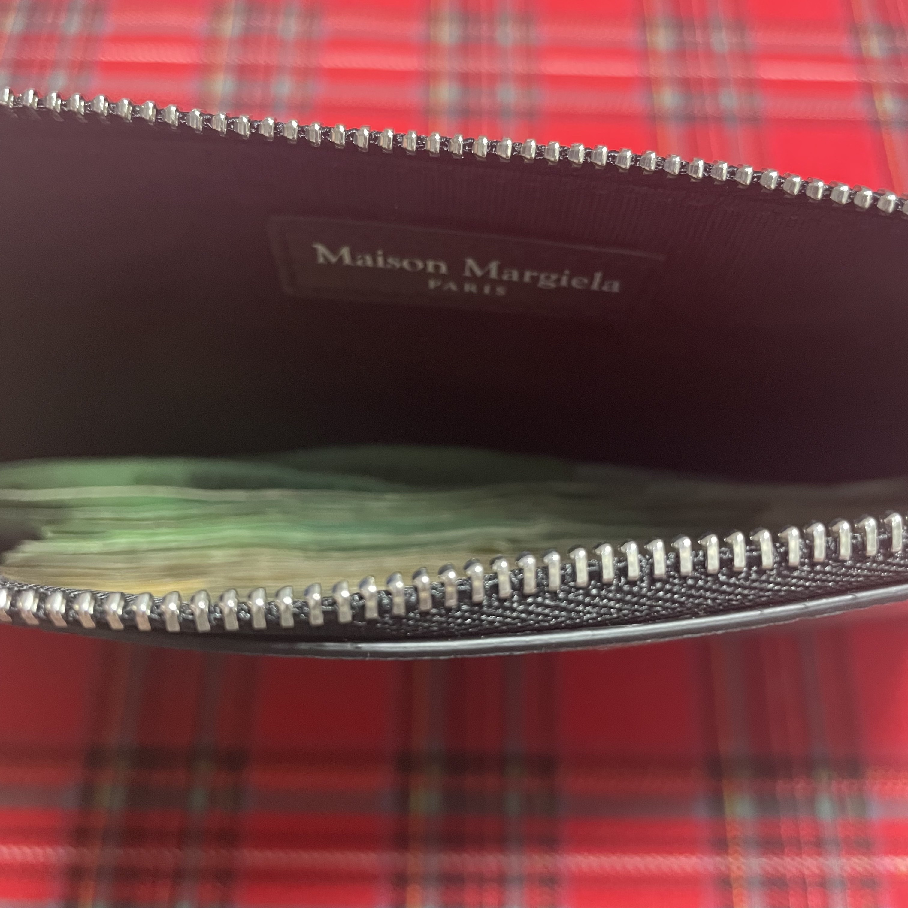 Maison Margiela Bovine Leather Pouch Black 착용 스타일 - 5