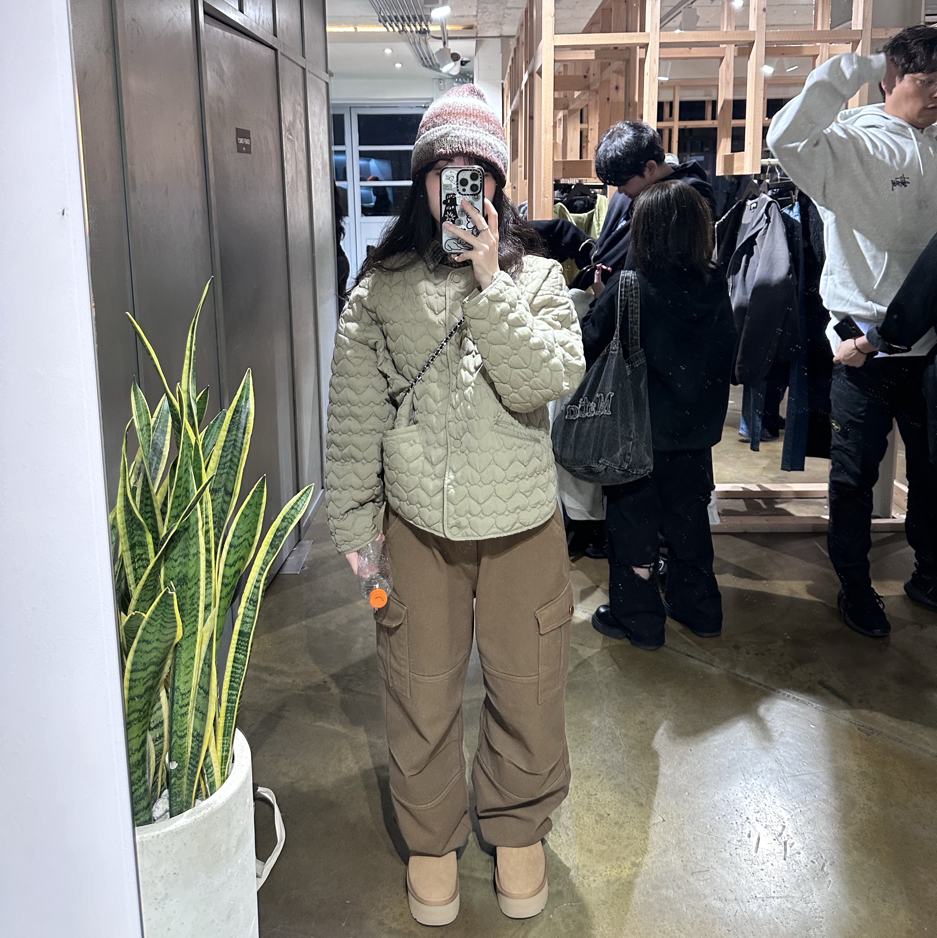 Gucci Blind For Love Ring Silver, Stussy Knit Stripe Cuff Beanie Brown 착용 스타일 - 2