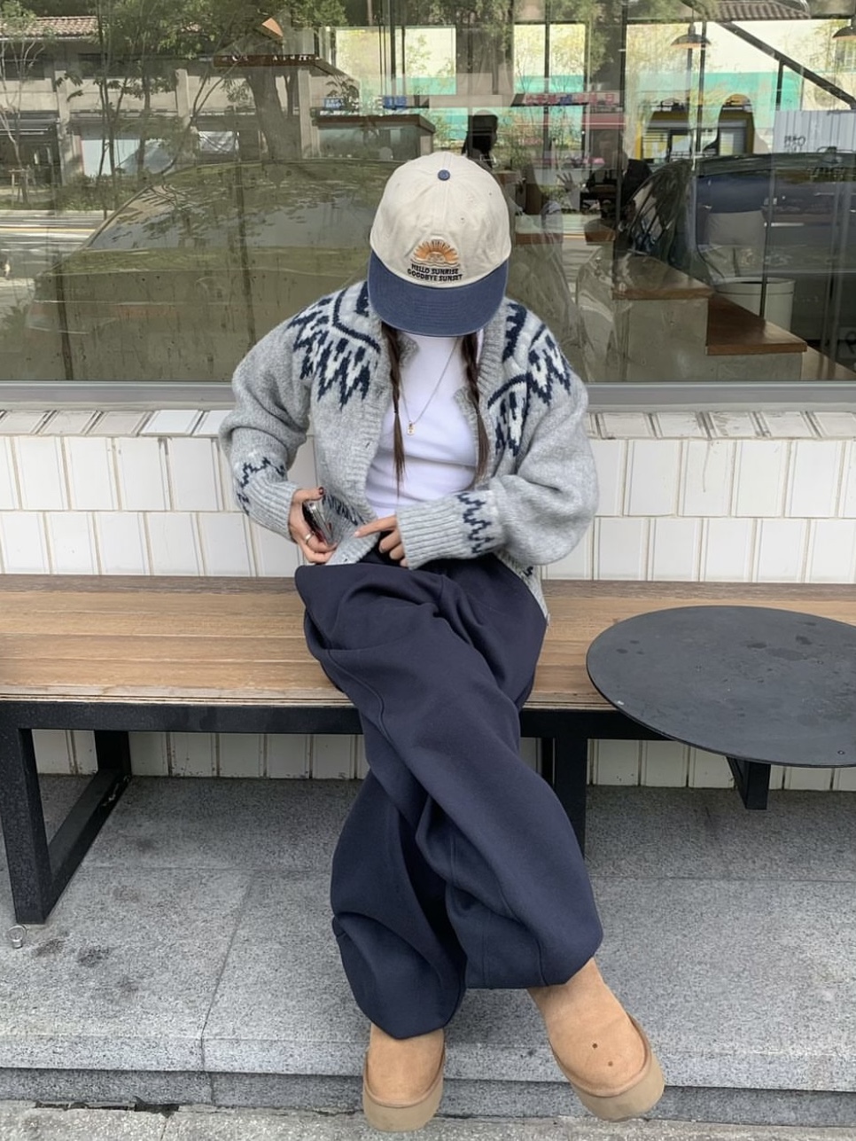 Hello Sunrise 90s Logo 6Panel Cap Beige & Navy, (W) UGG Classic Mini Platform Boots Chestnut 착용 스타일