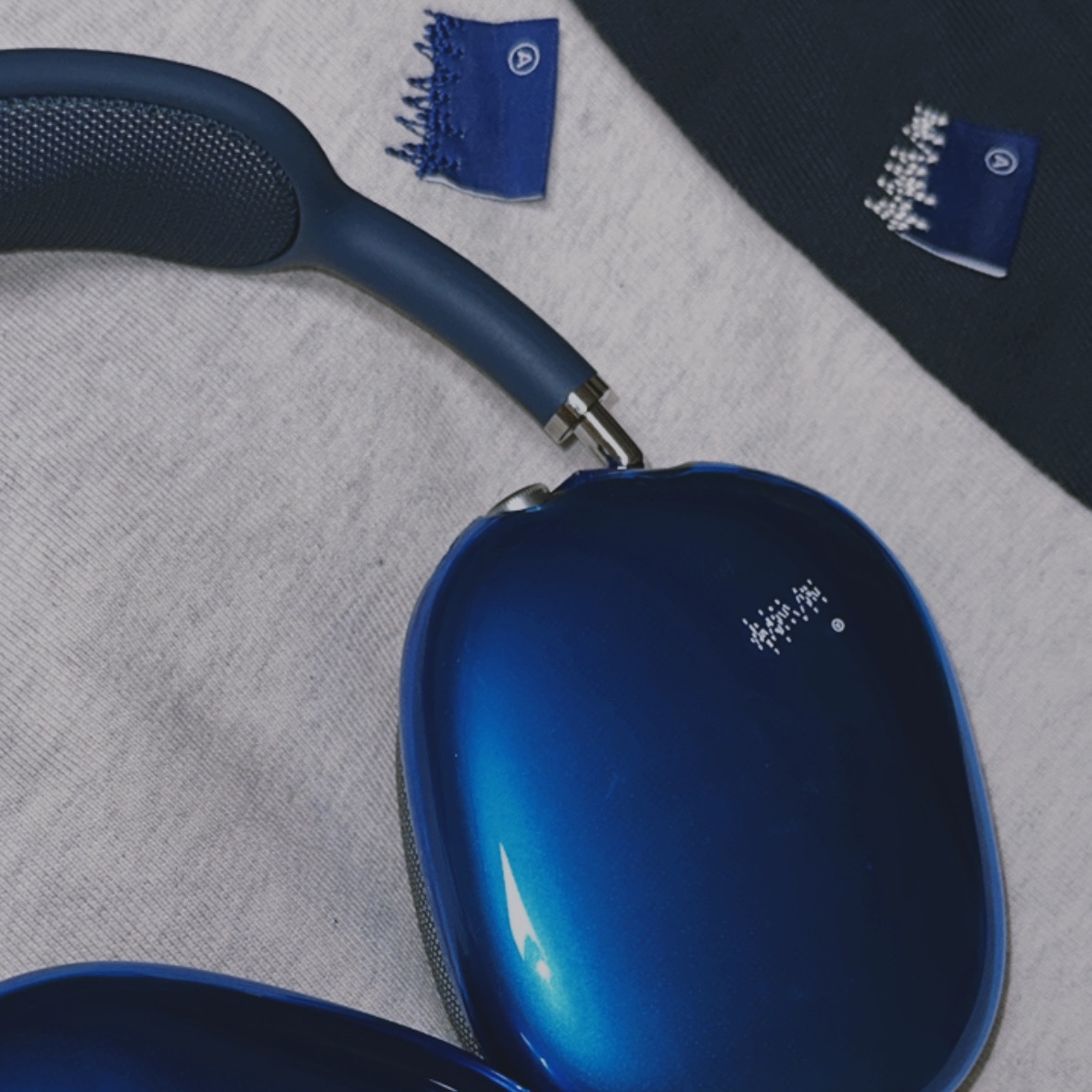 Ader Error Standic AirPods Max Case Z-Blue, Ader Error Sig; TRS Tag Sweatpants 01 Oatmeal 착용 스타일