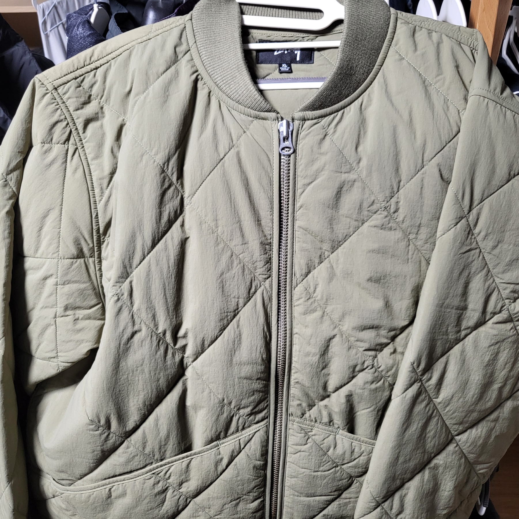 Stussy 8 Ball Quilted Liner Jacket Olive 착용 스타일 - 2