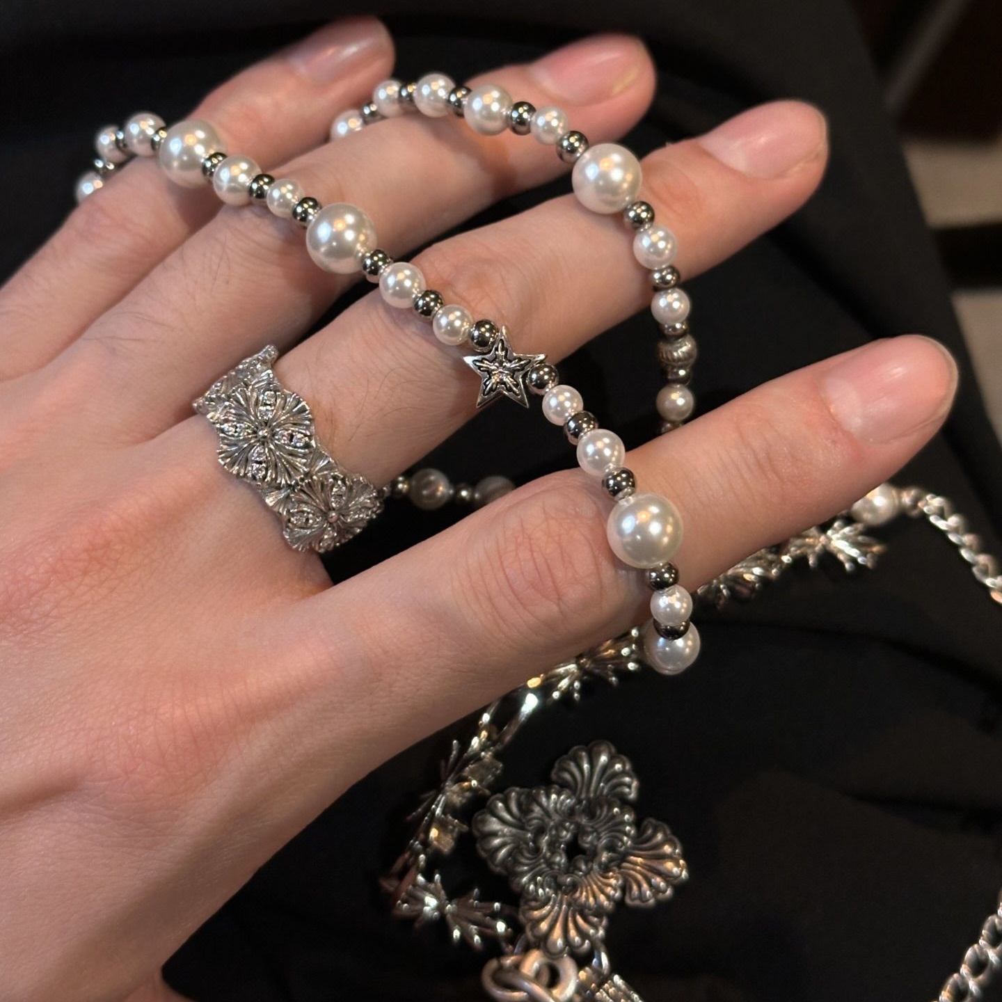 Scudo White Pearl Sea Star Necklace, Scudo Happy Flower Ring White Stone 착용 스타일 - 3