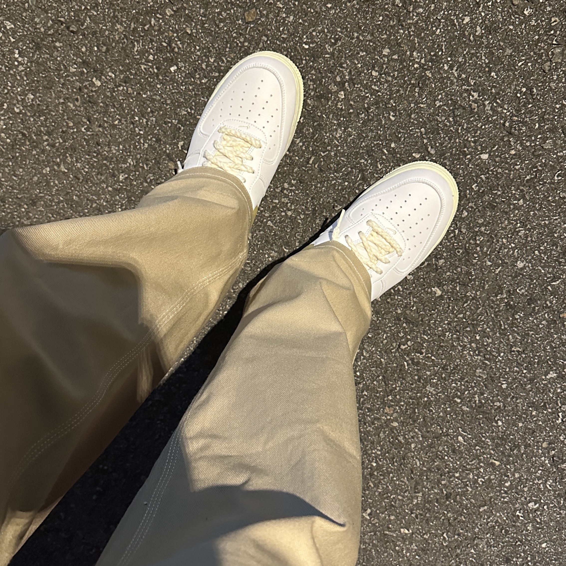 Nike Air Force 1 '07 LX Pale Vanilla 착용 스타일 - 1