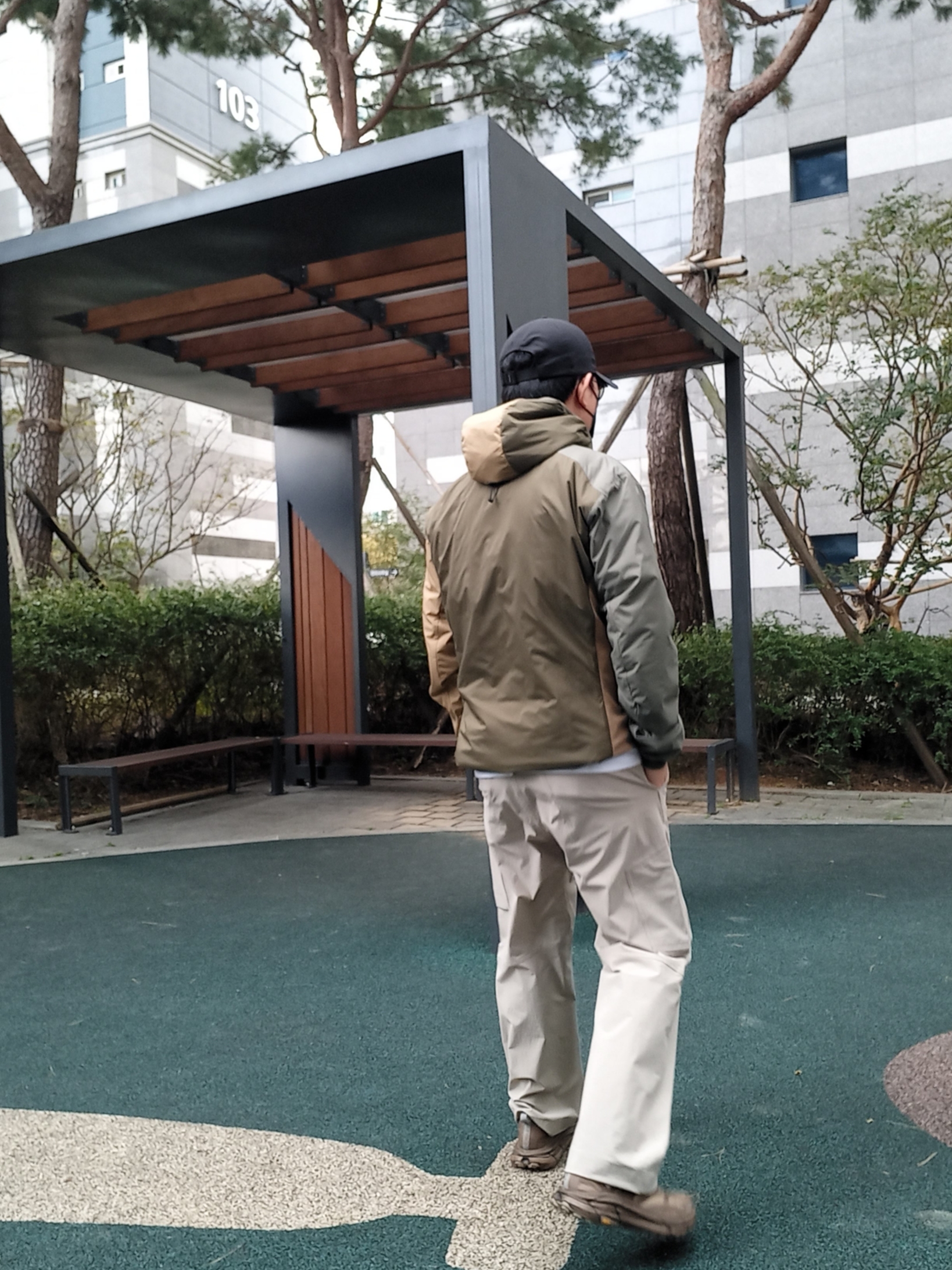 Arc'teryx Small Bird Cap Black, Arc'teryx Atom LT Hoody Tatsu Forage 착용 스타일 - 3
