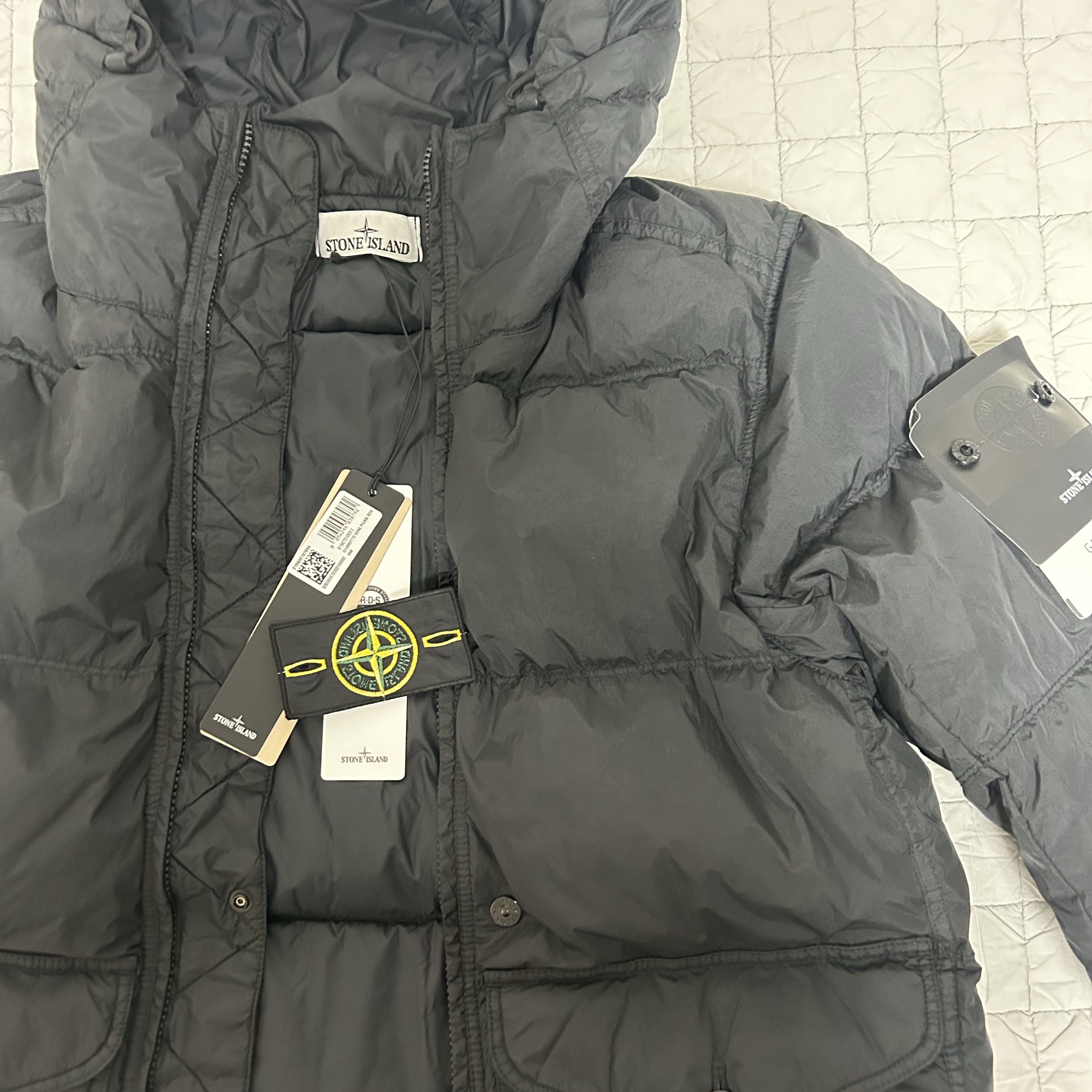 Stone Island 40723 Crinkle Reps Hooded Down Jacket Black - 24FW 착용 스타일