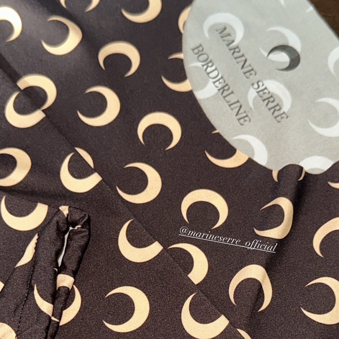 (W) Marine Serre Moon Printed Jersey Second Skin Crewneck Top Moon Tan On Black 착용 스타일