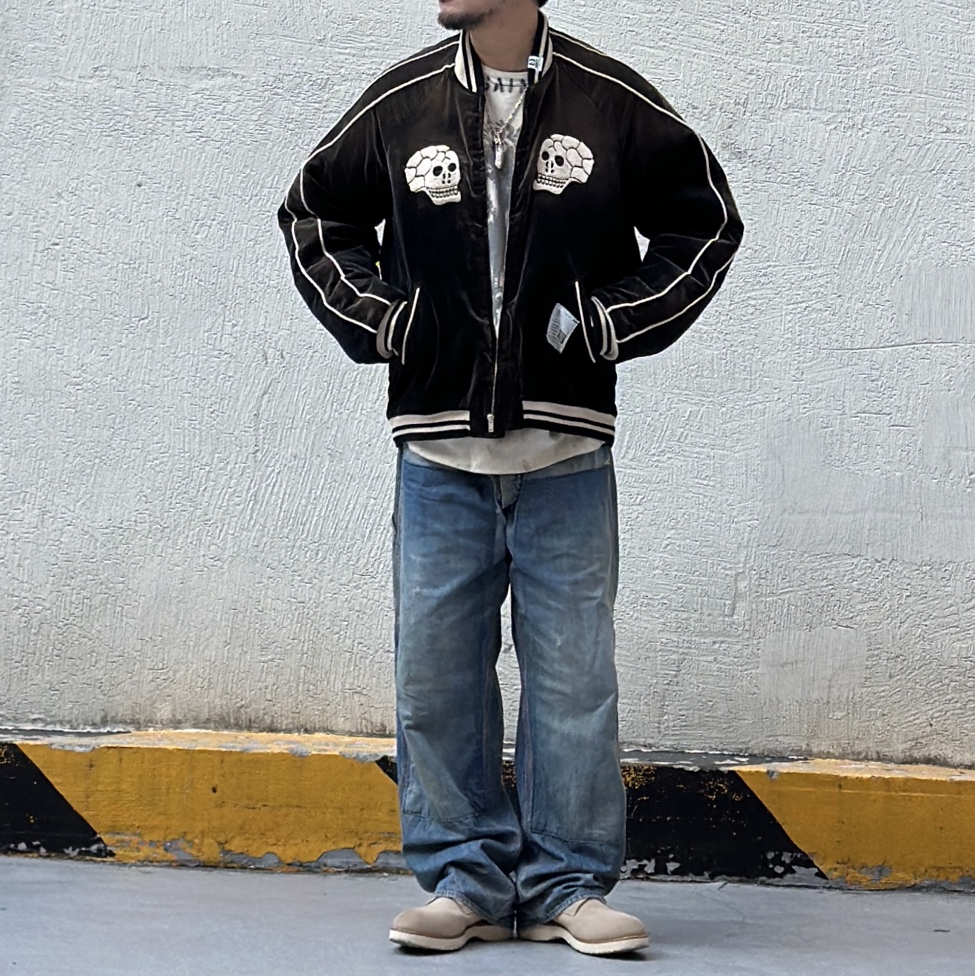 Maison Mihara Yasuhiro Souvenir Jacket Black, Saint Mxxxxxx x Kosuke Kawamura Mother Crew Neck Sweatshirt Grey - 23SS 착용 스타일 - 2