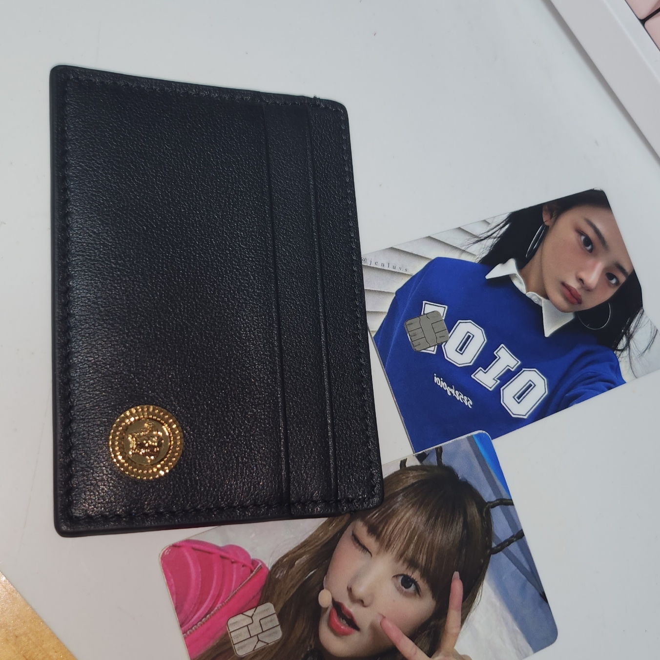Versace Medusa Biggie Card Holder Black 착용 스타일