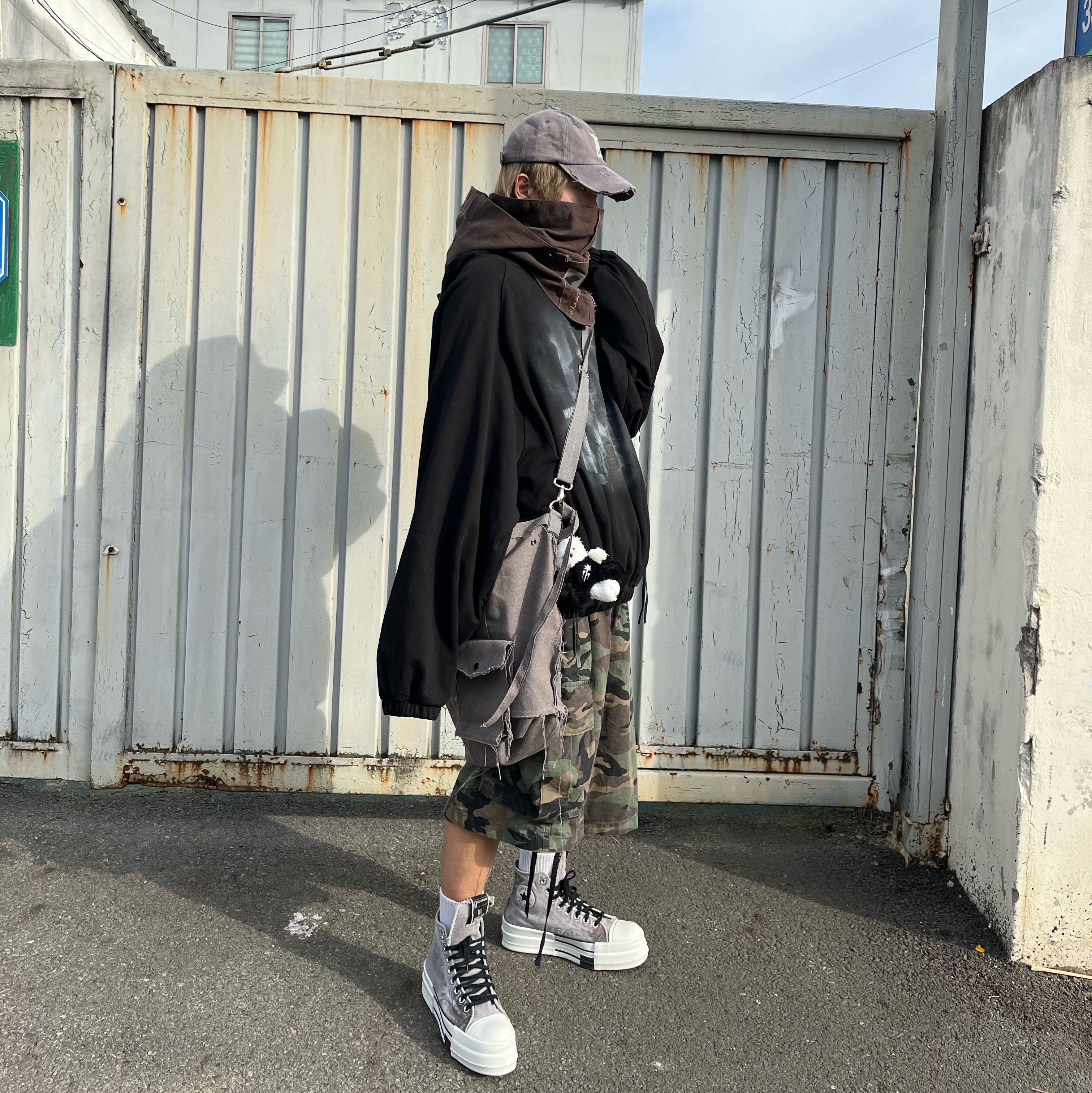 Converse x Drkshdw DBL Drkstar Overdye Chuck 70 Hi Concrete 착용 스타일 - 3