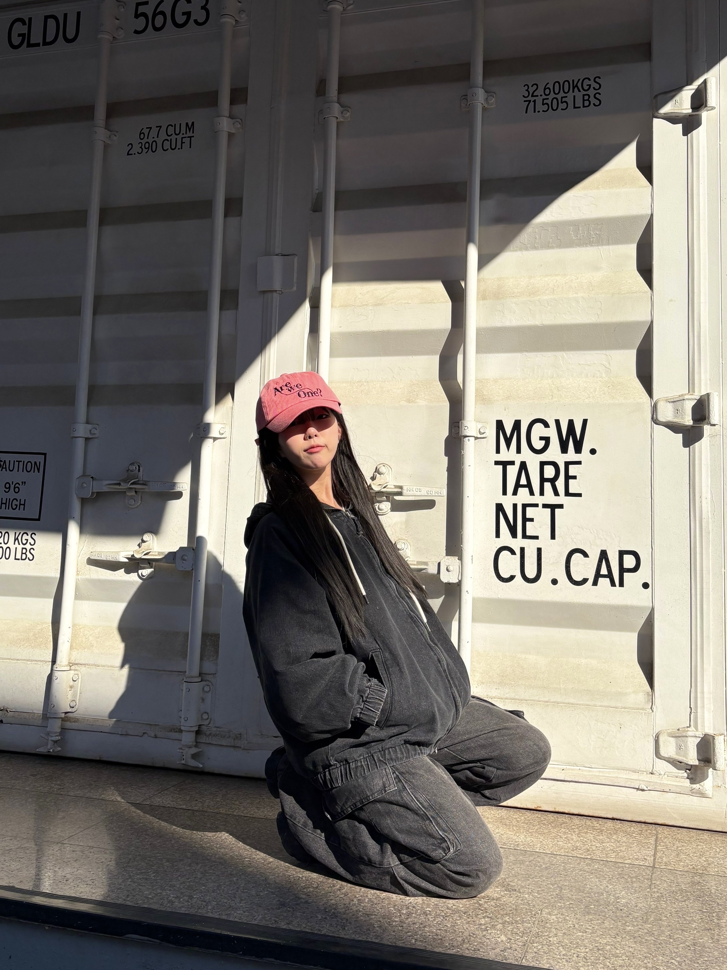 DVAN Are We One? Pigment Emb Ball Cap Neon Pink 착용 스타일 - 3