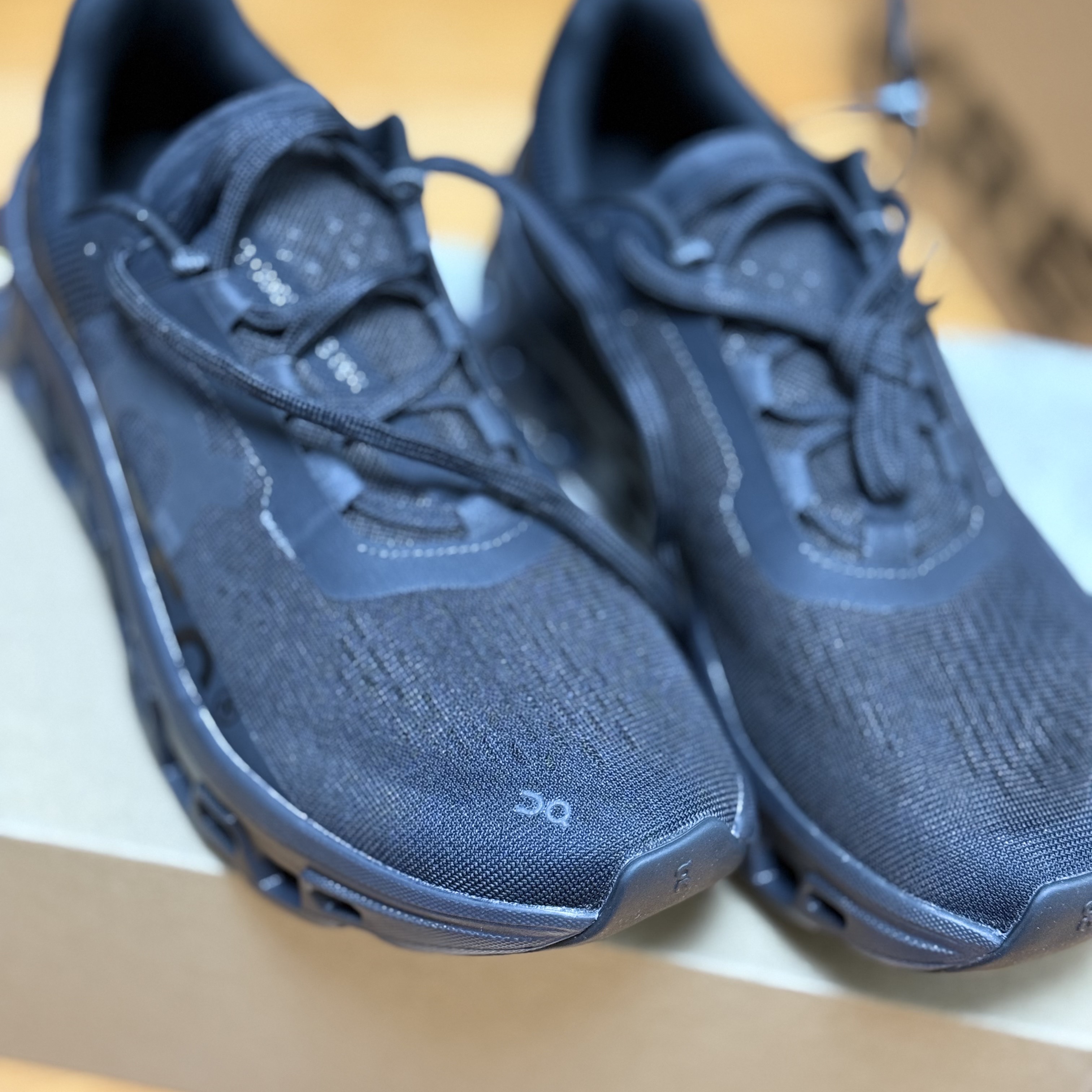 On Running Cloudmonster All Black 착용 스타일