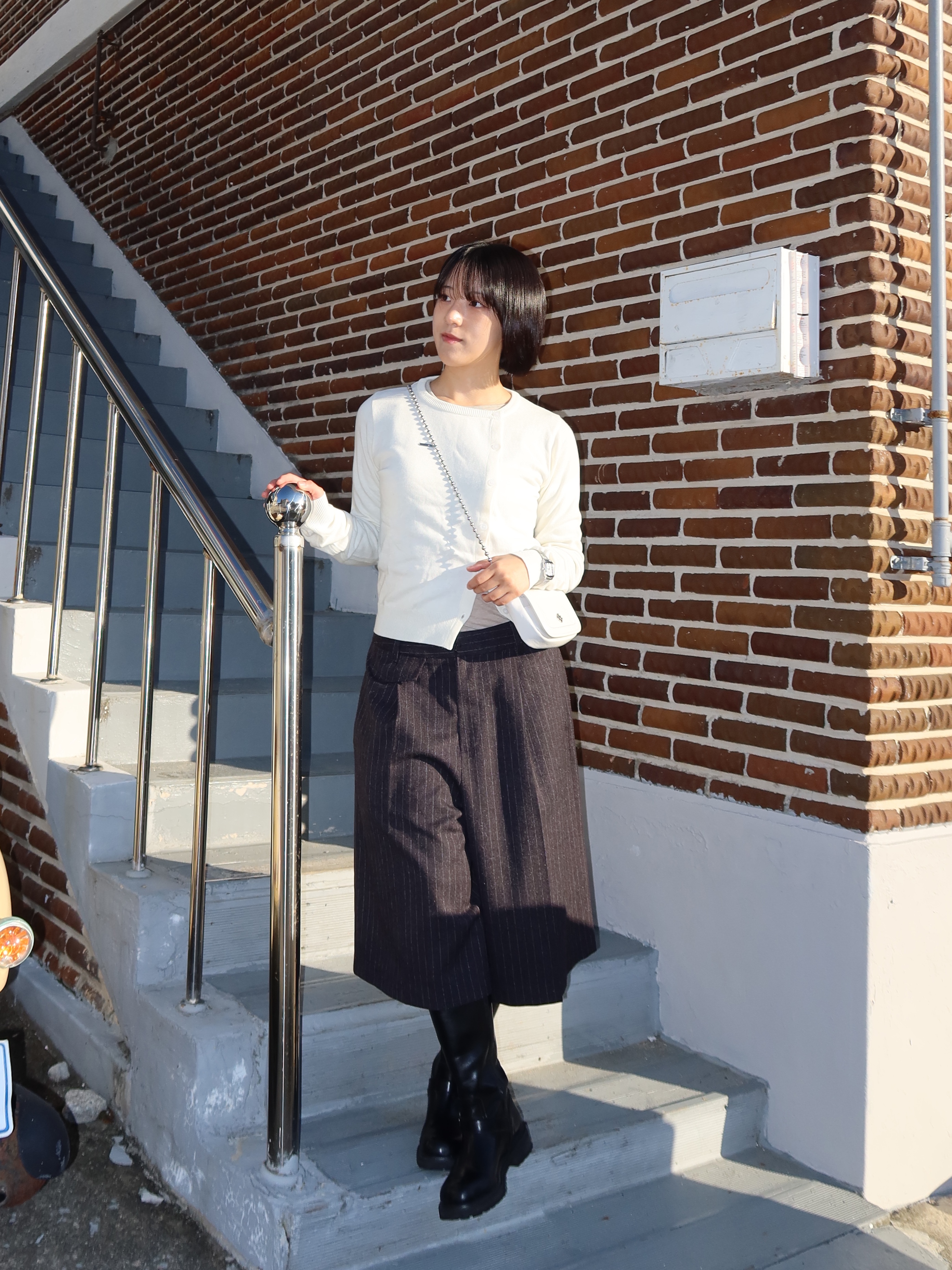 Heeari Women Poppy Chain Mini Bag Ivory 착용 스타일