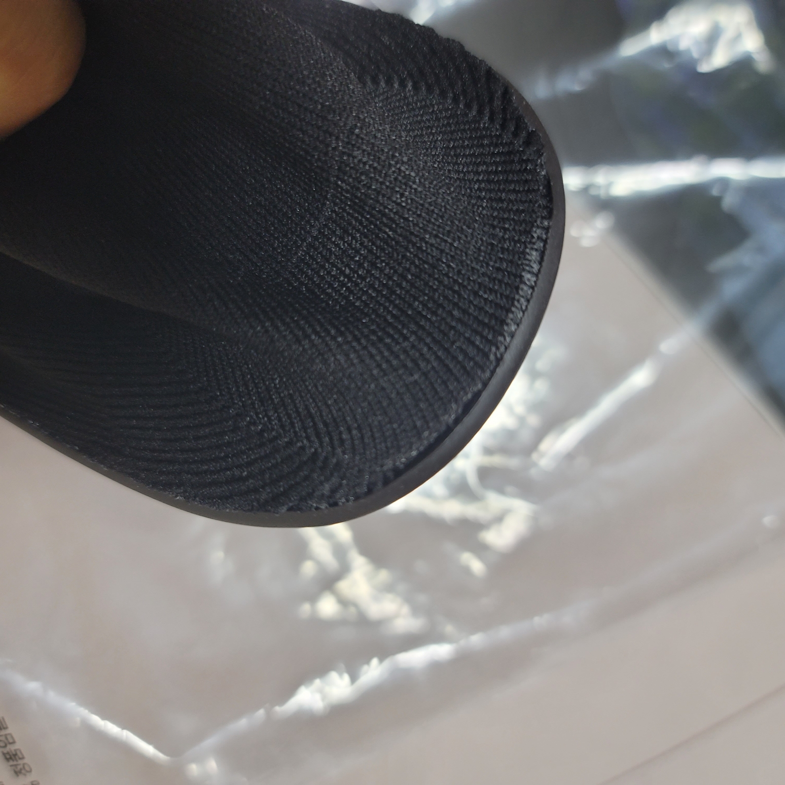 Yeezy YZY Pods Black 착용 스타일 - 7