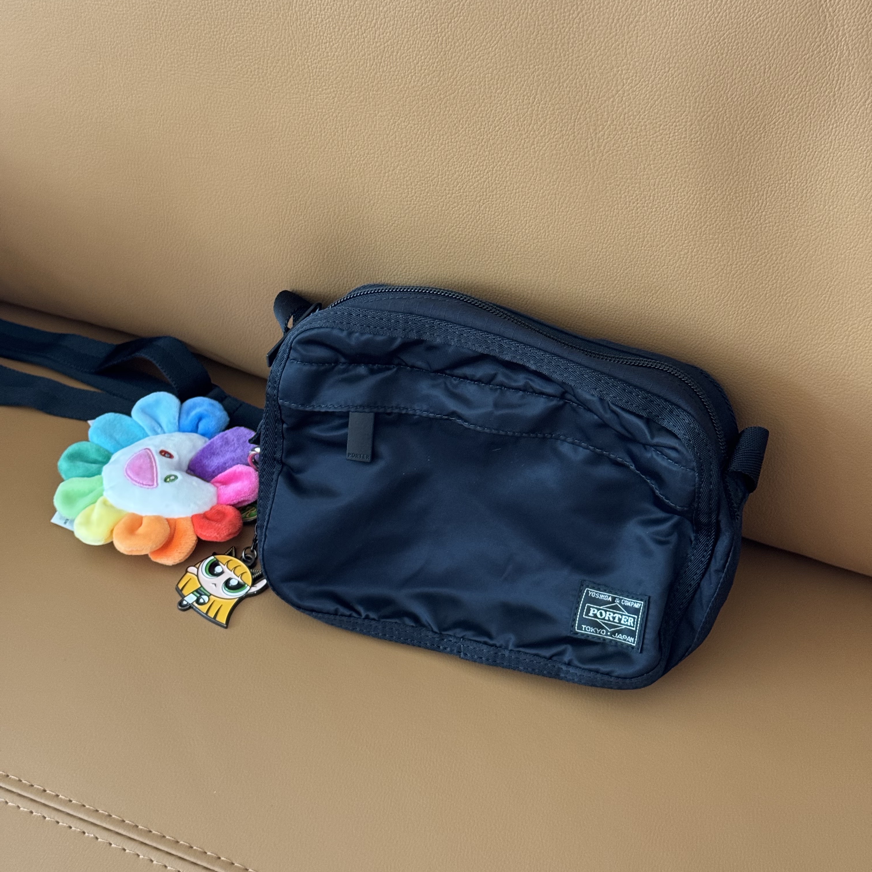 Porter Frame Shoulder Bag Black 착용 스타일