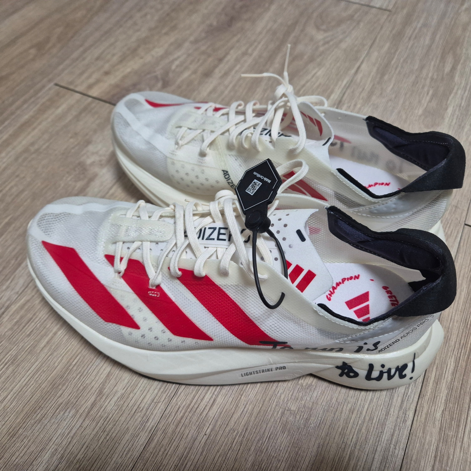 Adidas Adizero Adios Pro 3 Off White Better Scarlet 착용 스타일