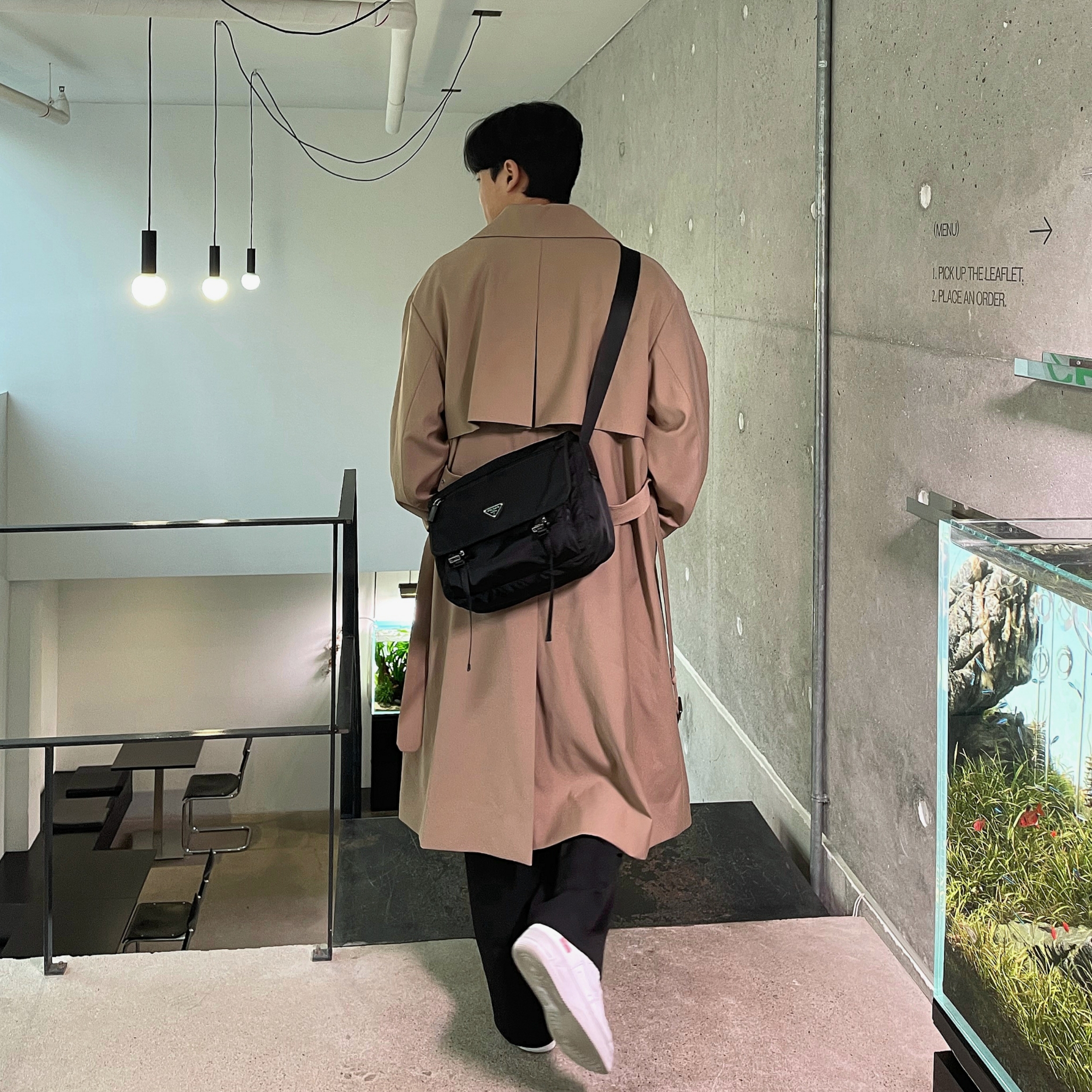 Prada Tessuto Nylon Massenger Bag Black, Nike x Supreme Air Force 1 Low White 착용 스타일