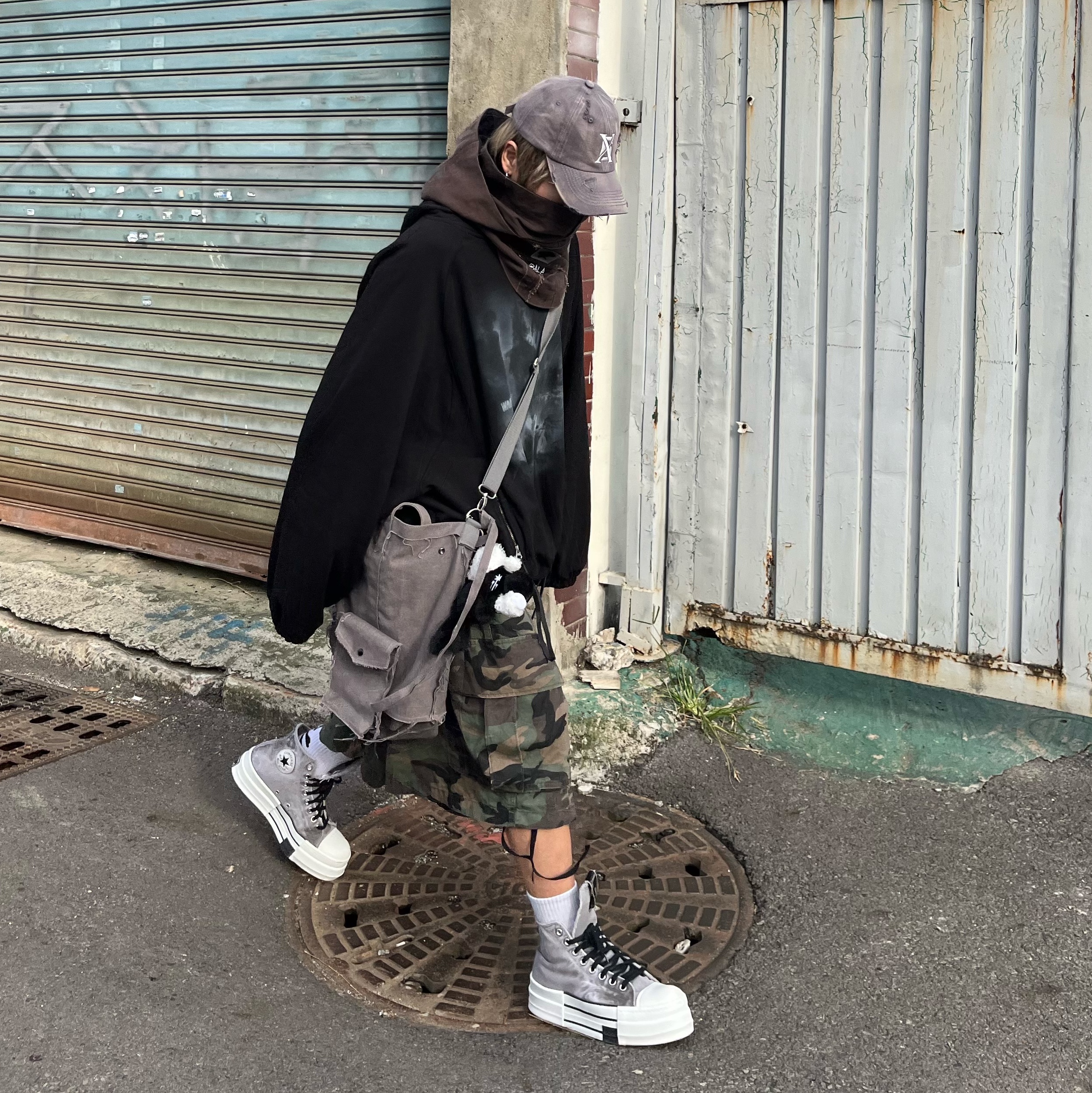 Converse x Drkshdw DBL Drkstar Overdye Chuck 70 Hi Concrete 착용 스타일 - 2