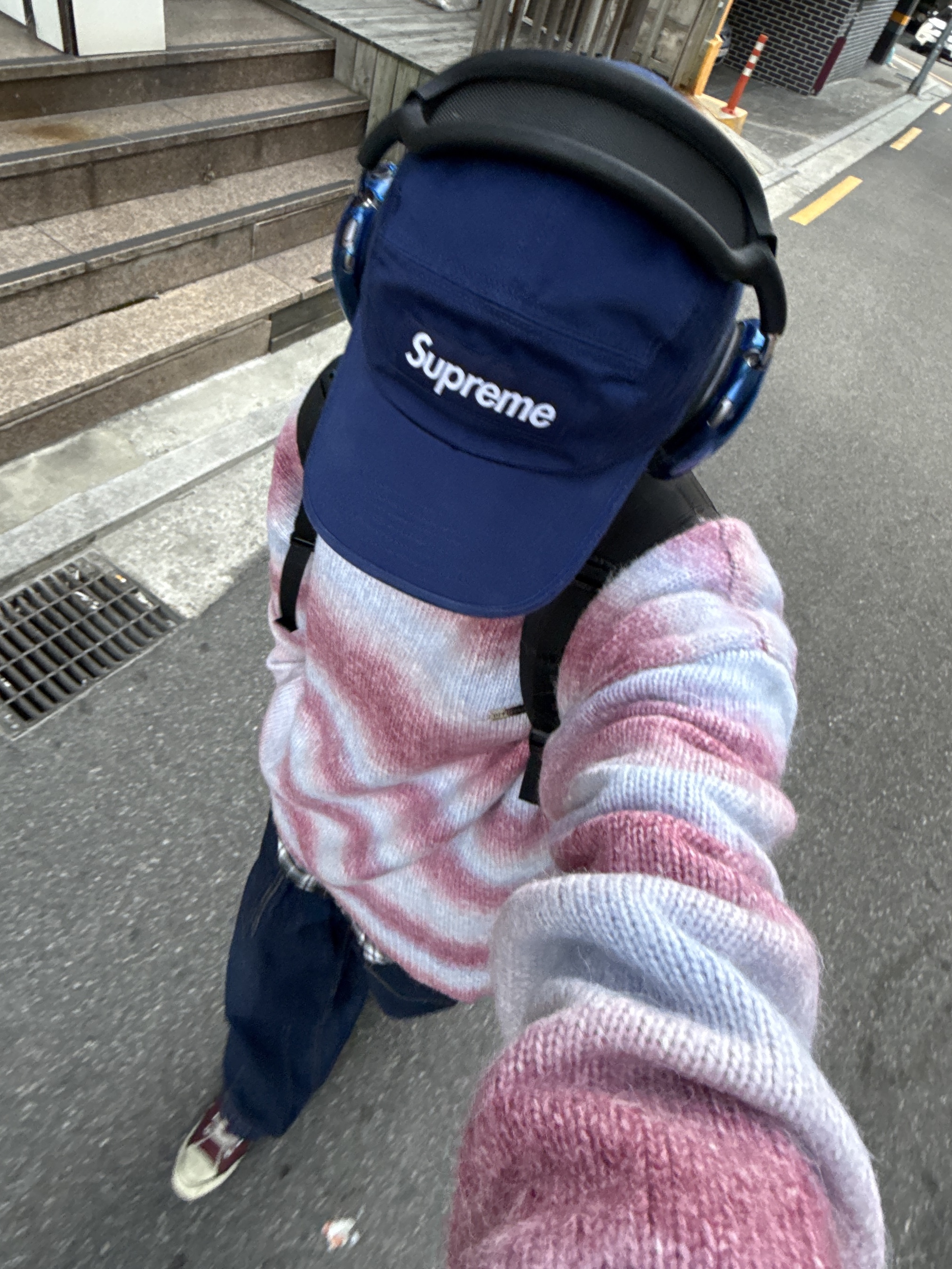 Supreme Backpack Black - 23FW, Apple AirPods Max Lightning Space Gray (Korean Ver.) 착용 스타일 - 4