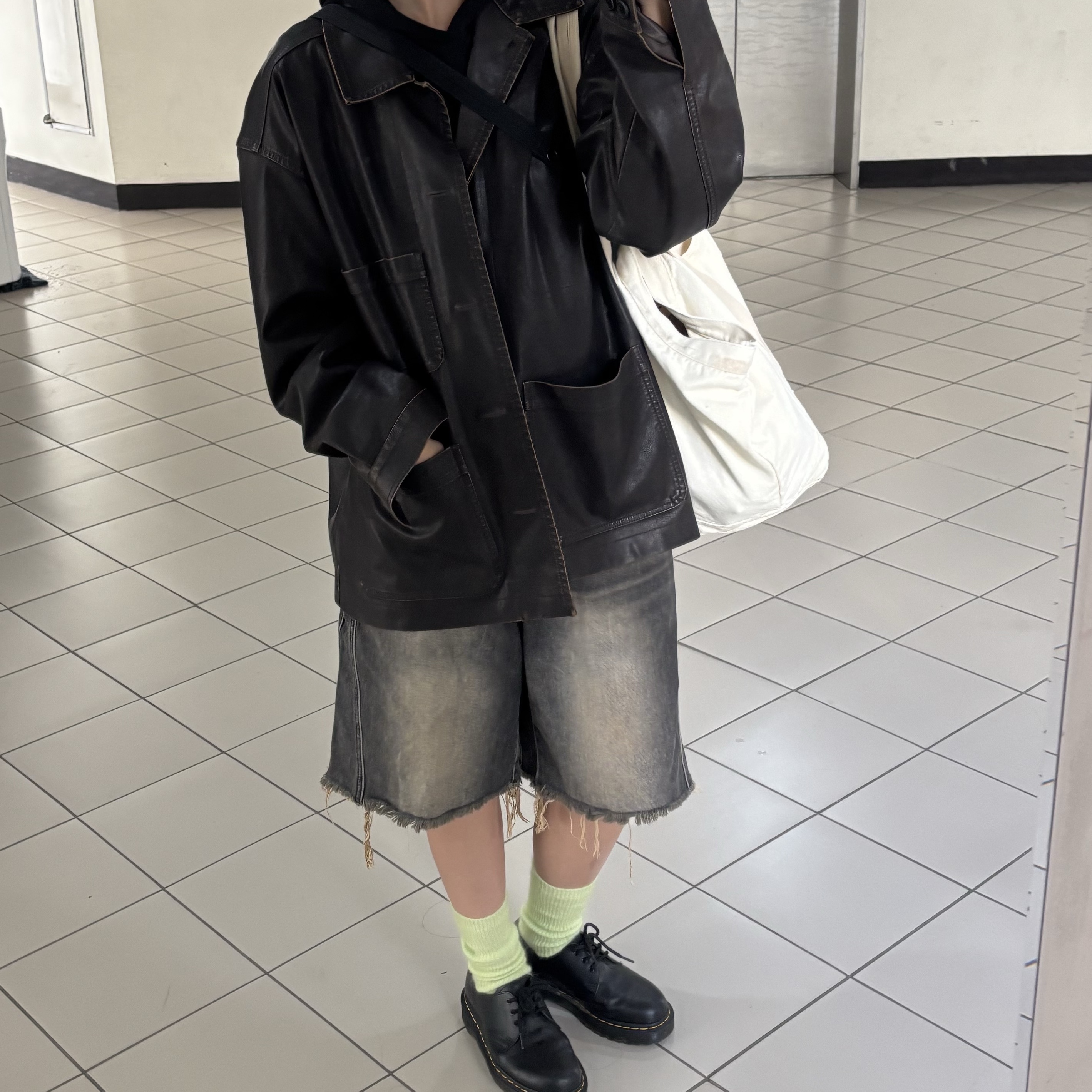 Stussy Canvas Extra Large Tote Bag Natural 착용 스타일 - 2
