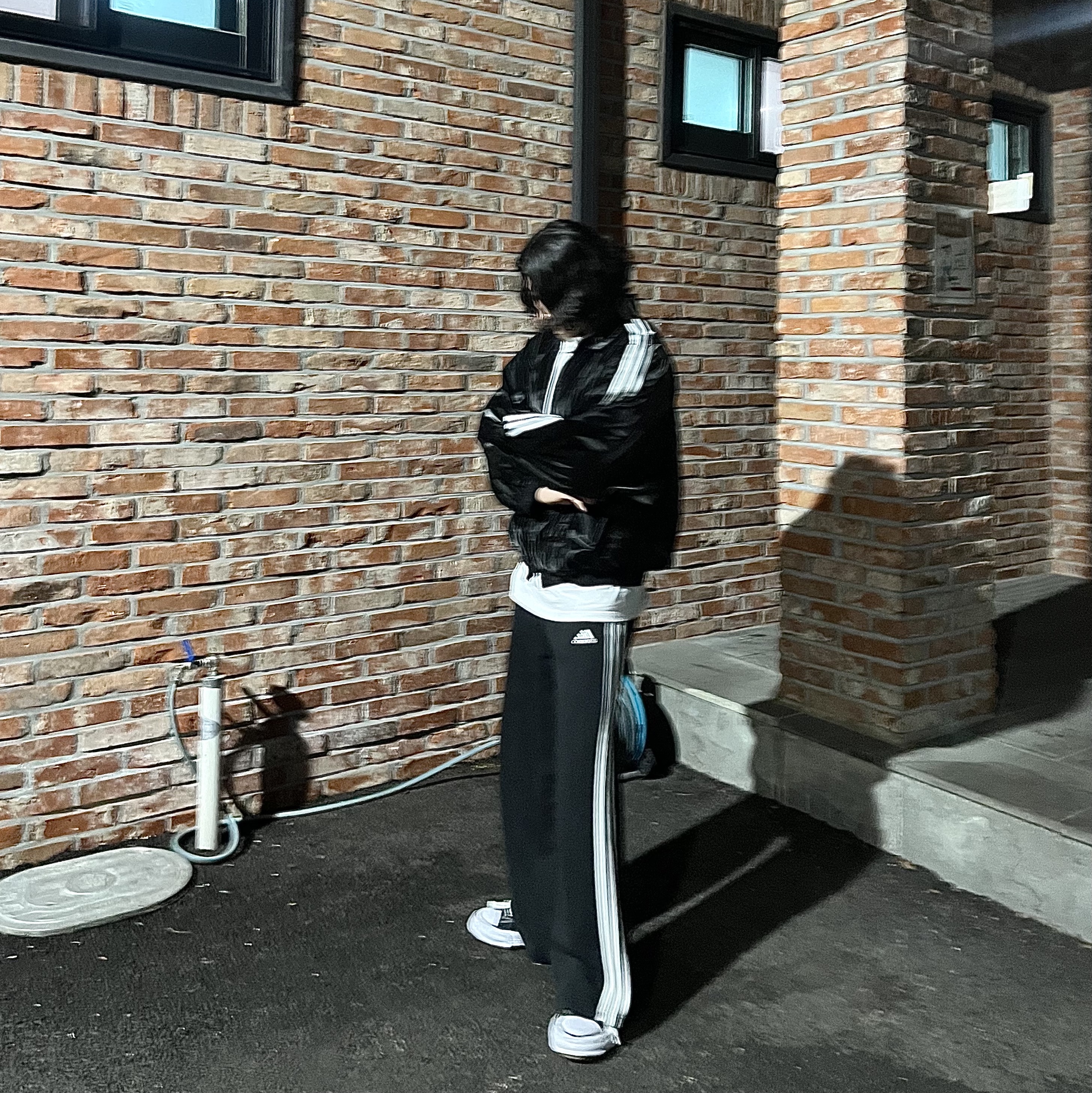Y-3 Bucket Hat Black, Y-3 Windbreaker Triple Black 착용 스타일 - 3