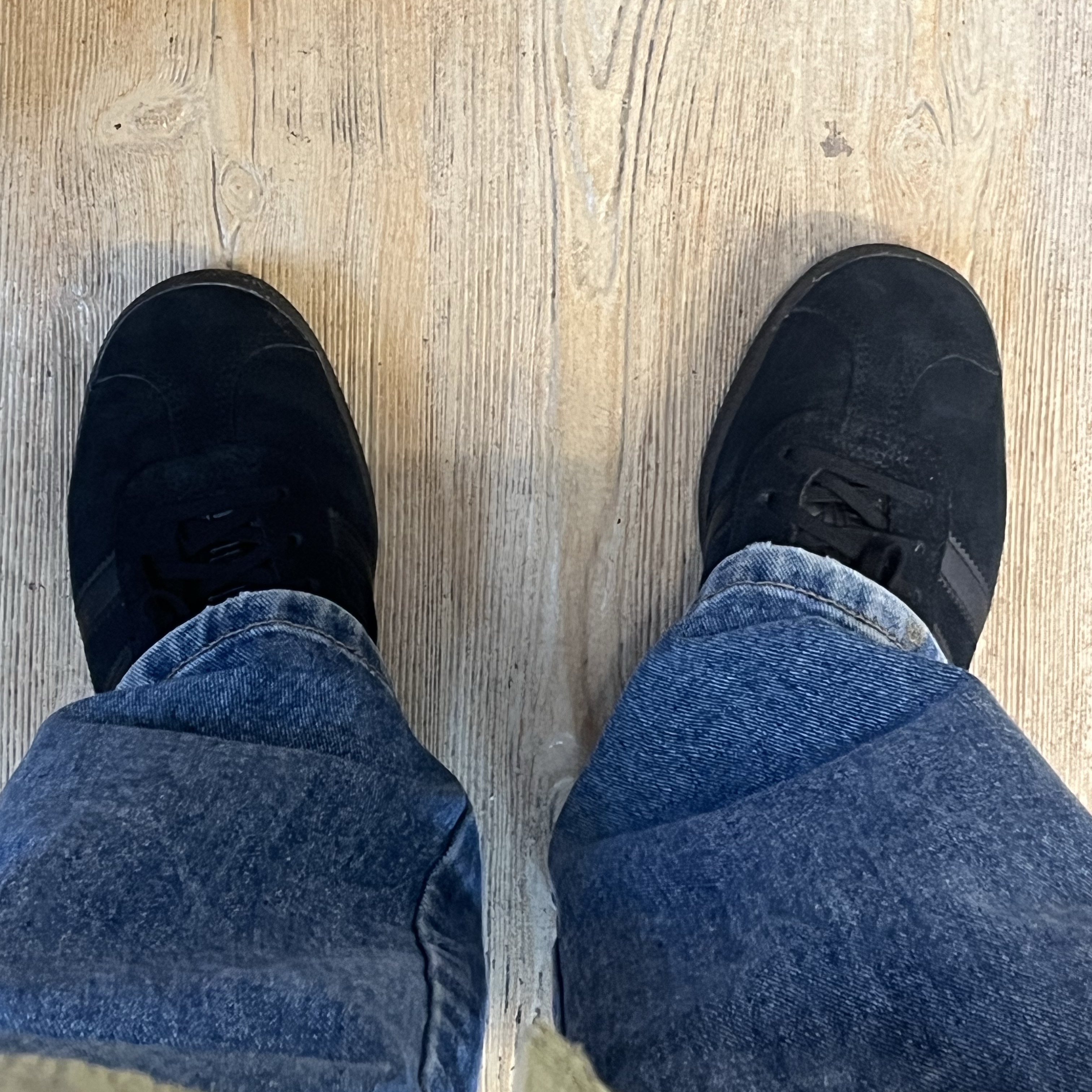 Adidas Gazelle Triple Black 착용 스타일