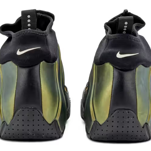 Nike Clogposite Black and Metallic Gold 착용 스타일 - 2