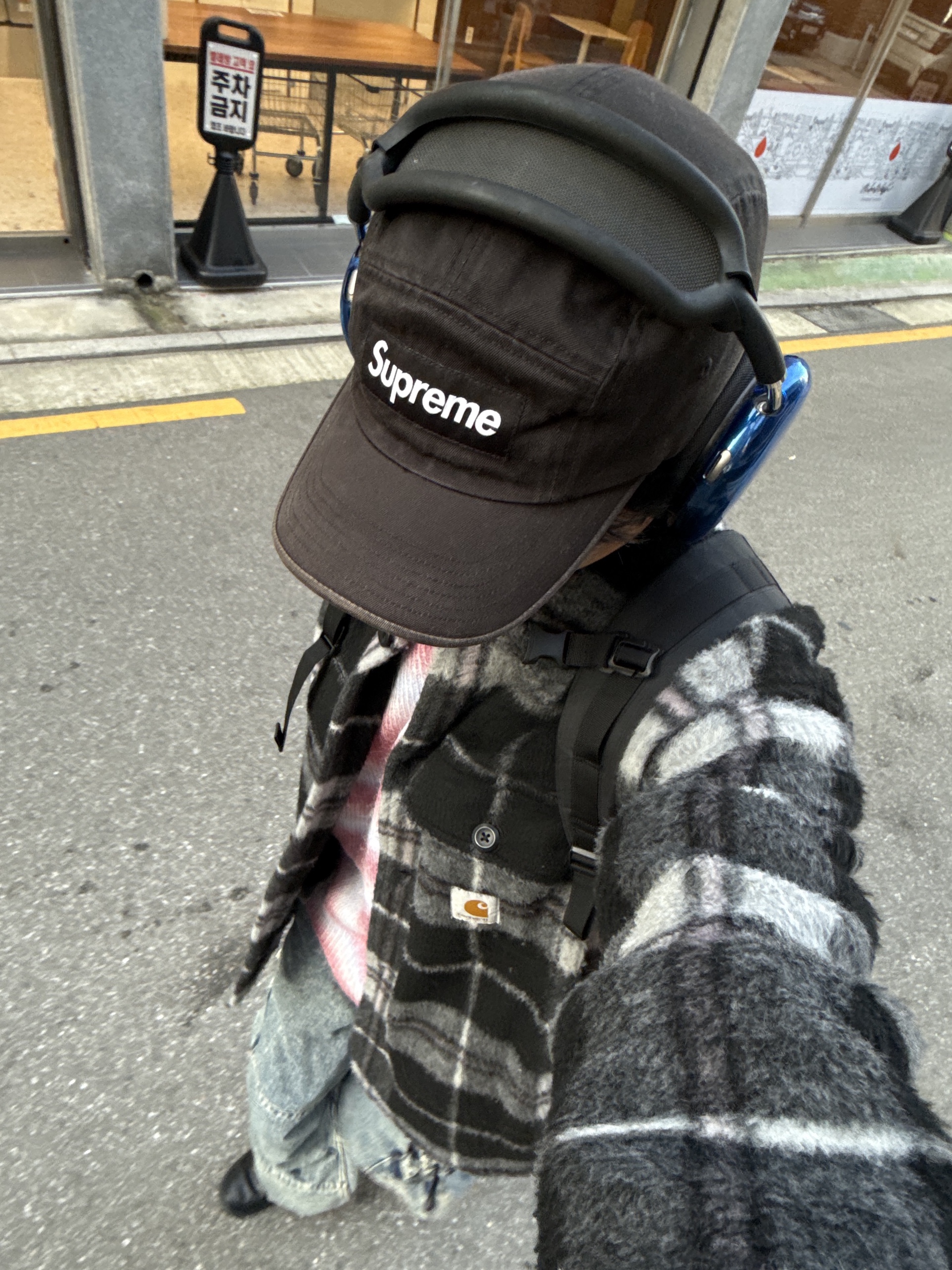 Nike x Supreme Air Force 1 Low Black, Supreme Backpack Black - 23FW 착용 스타일 - 5