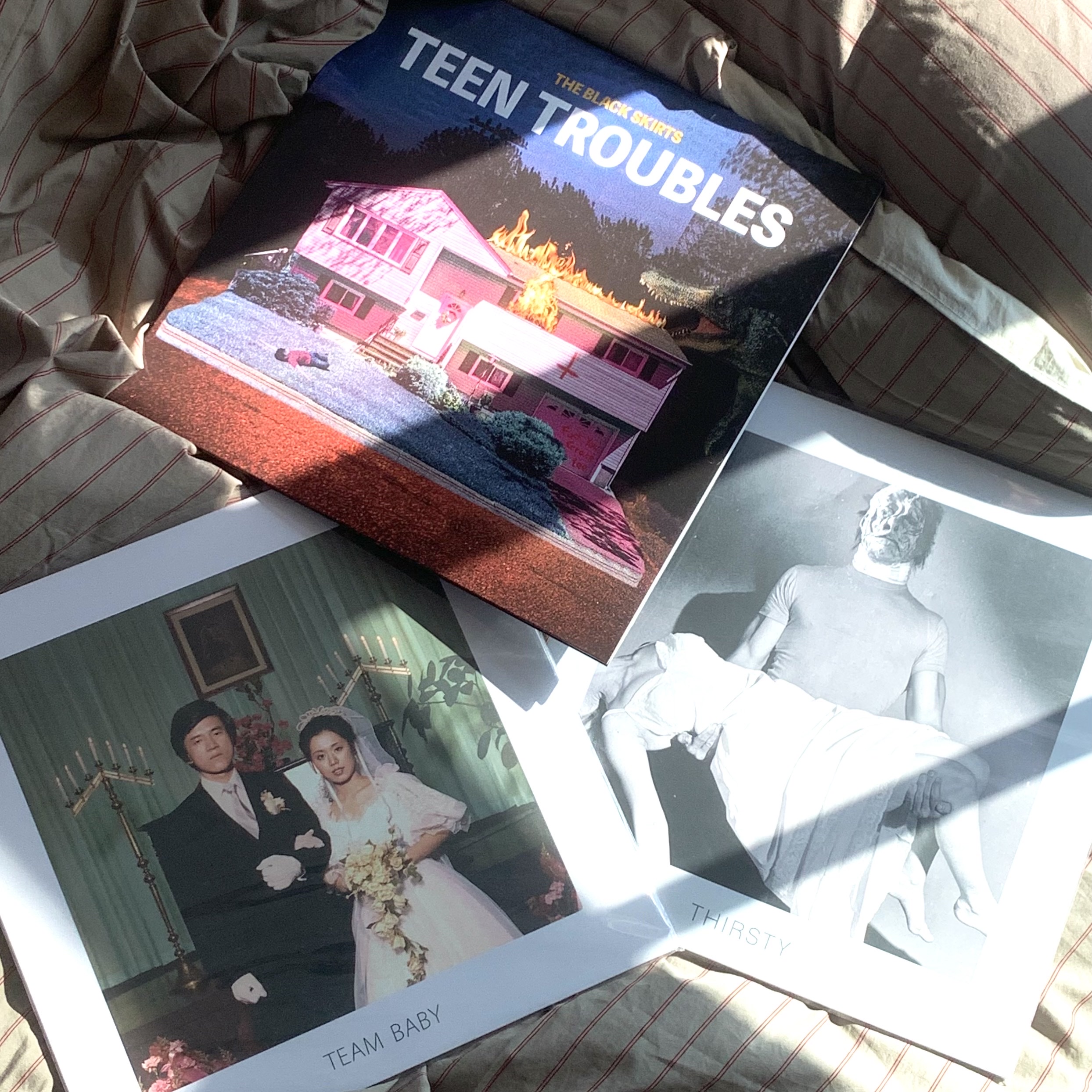 The Black Skirts 3rd Album Part 3 Teen Troubles Emerald Green Transparent (2Lp), The Black Skirts 3rd Album Part 2 Thirsty Marble Smoke Translucent 착용 스타일
