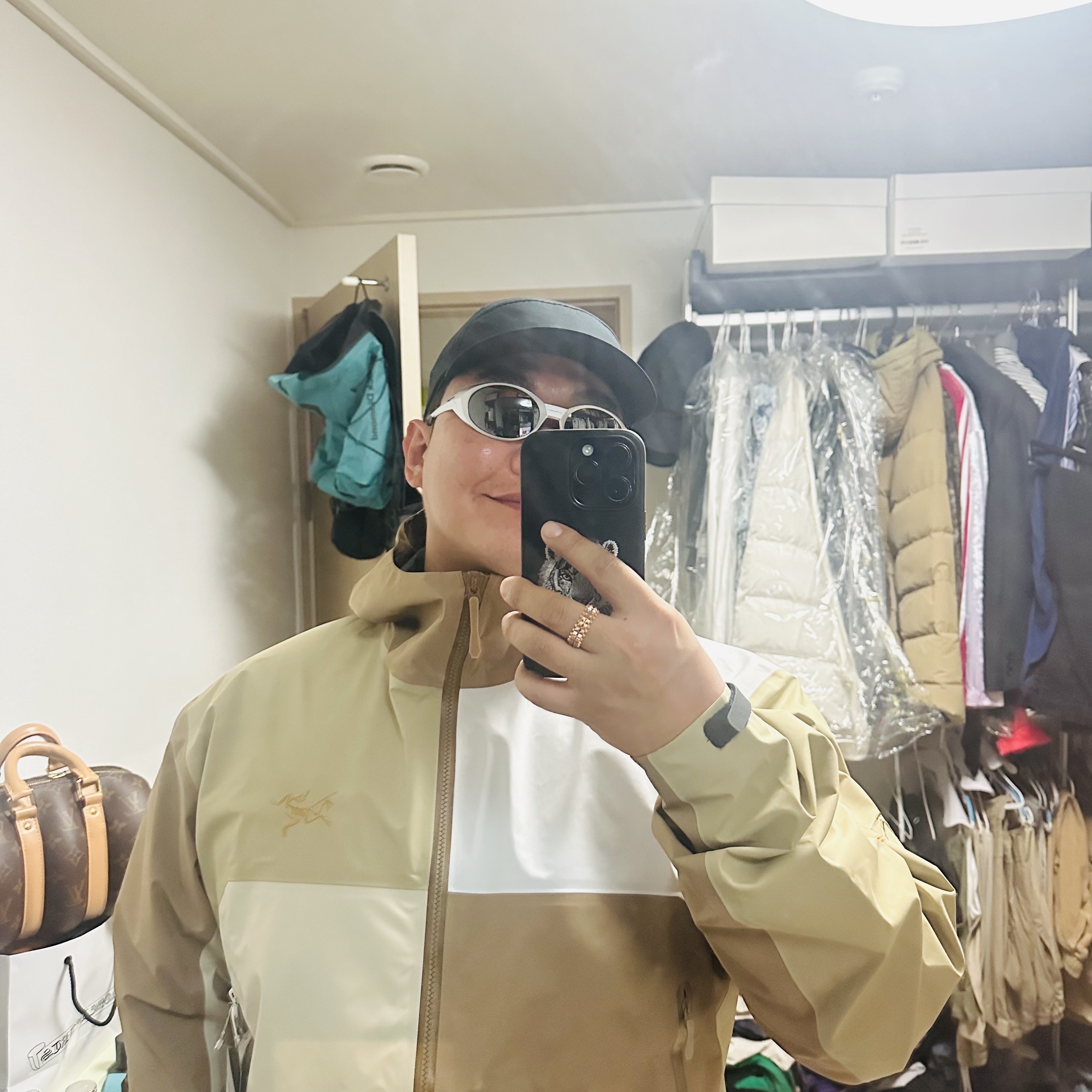 Oakley Eye Jacket Redux Silver Frame Prizm Black Polarized Lenses High Bridge Fit, Arc'teryx x Beams Beta Jacket Nagomi 착용 스타일 - 1