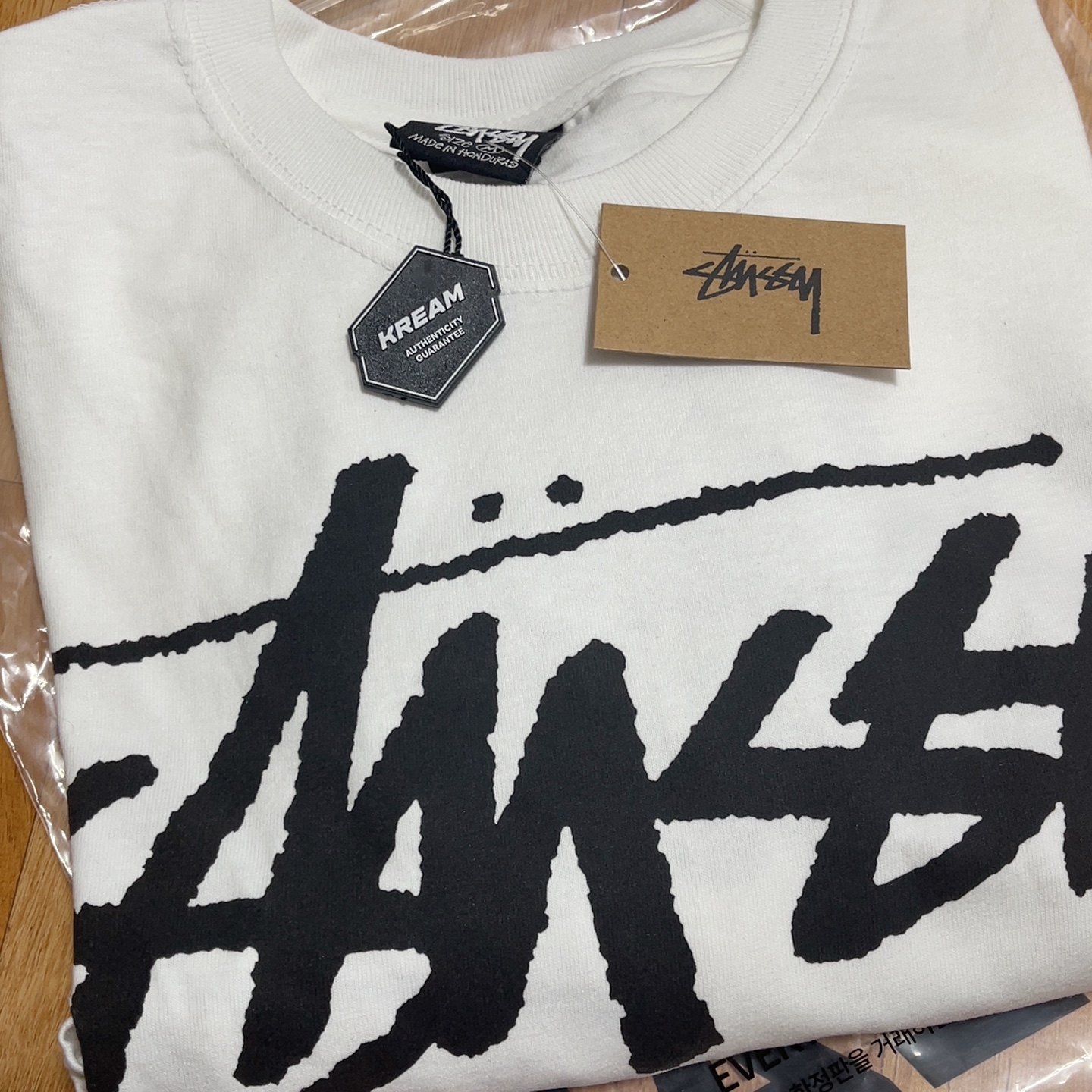 Stussy World Tour LS T-Shirt White 2024 착용 스타일