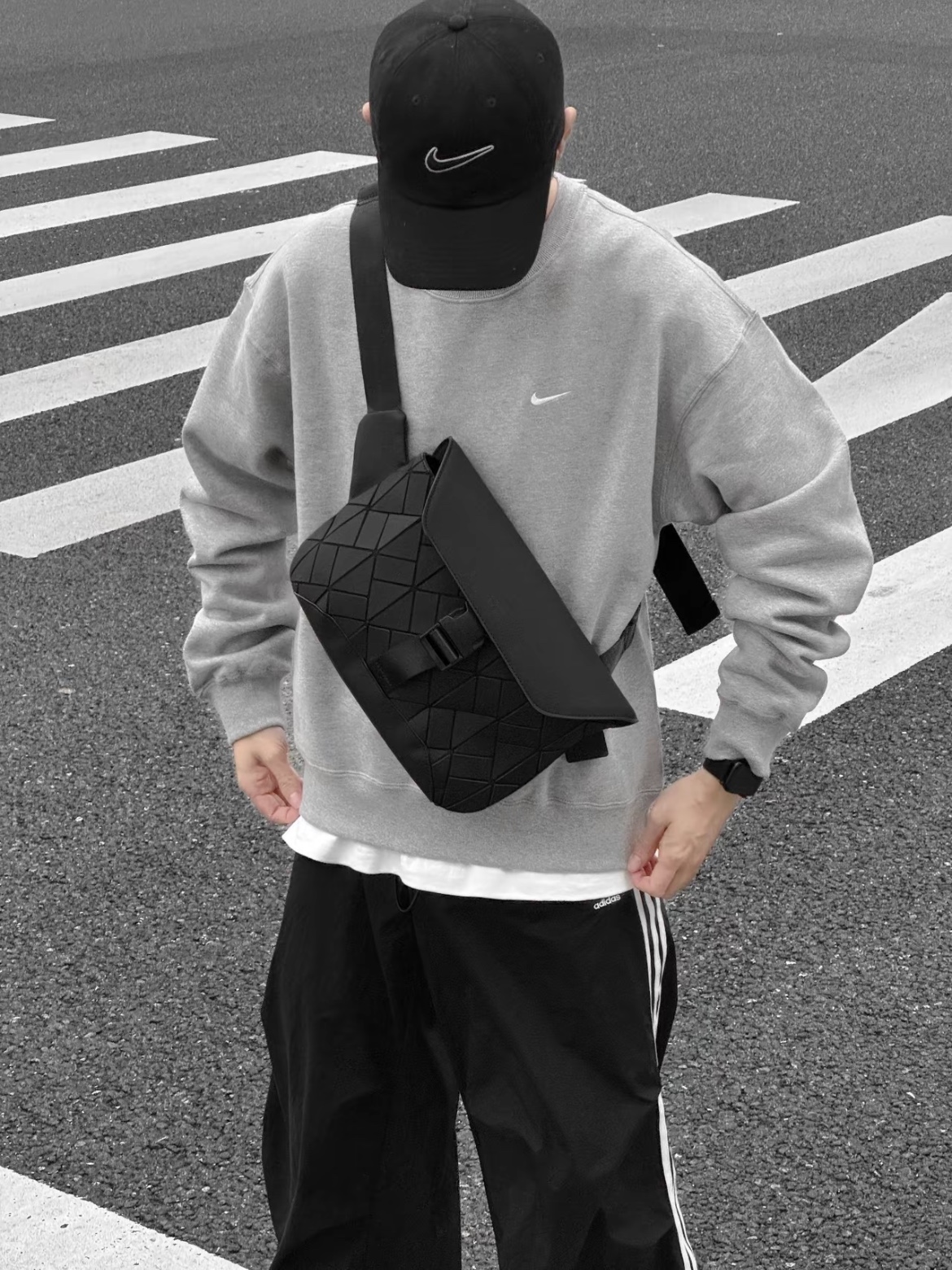 Nike NRG Solo Swoosh Crew Fleece Dark Grey Heather - Asia 착용 스타일 - 1