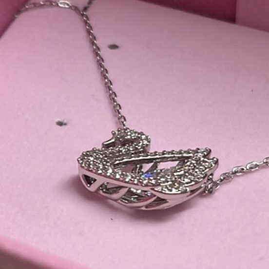 (W) Swarovski Dancing Swan Necklace White Rhodium Plated 착용 스타일