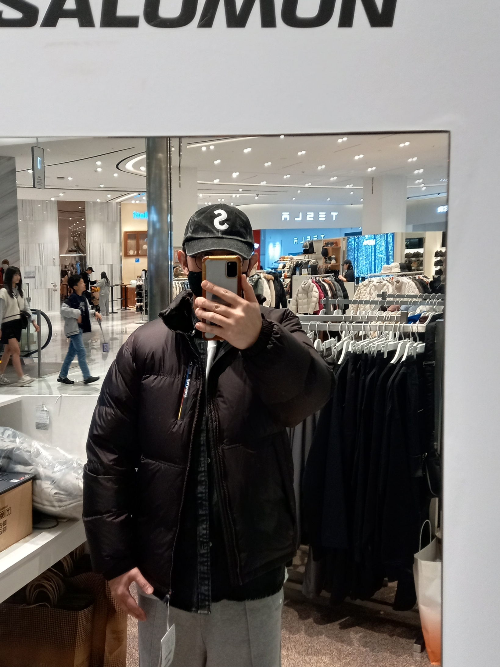 Supreme Pigment S Logo 6-Panel Black - 24FW, New Balance x Stone Island 991v2 Made in UK Black 착용 스타일 - 2