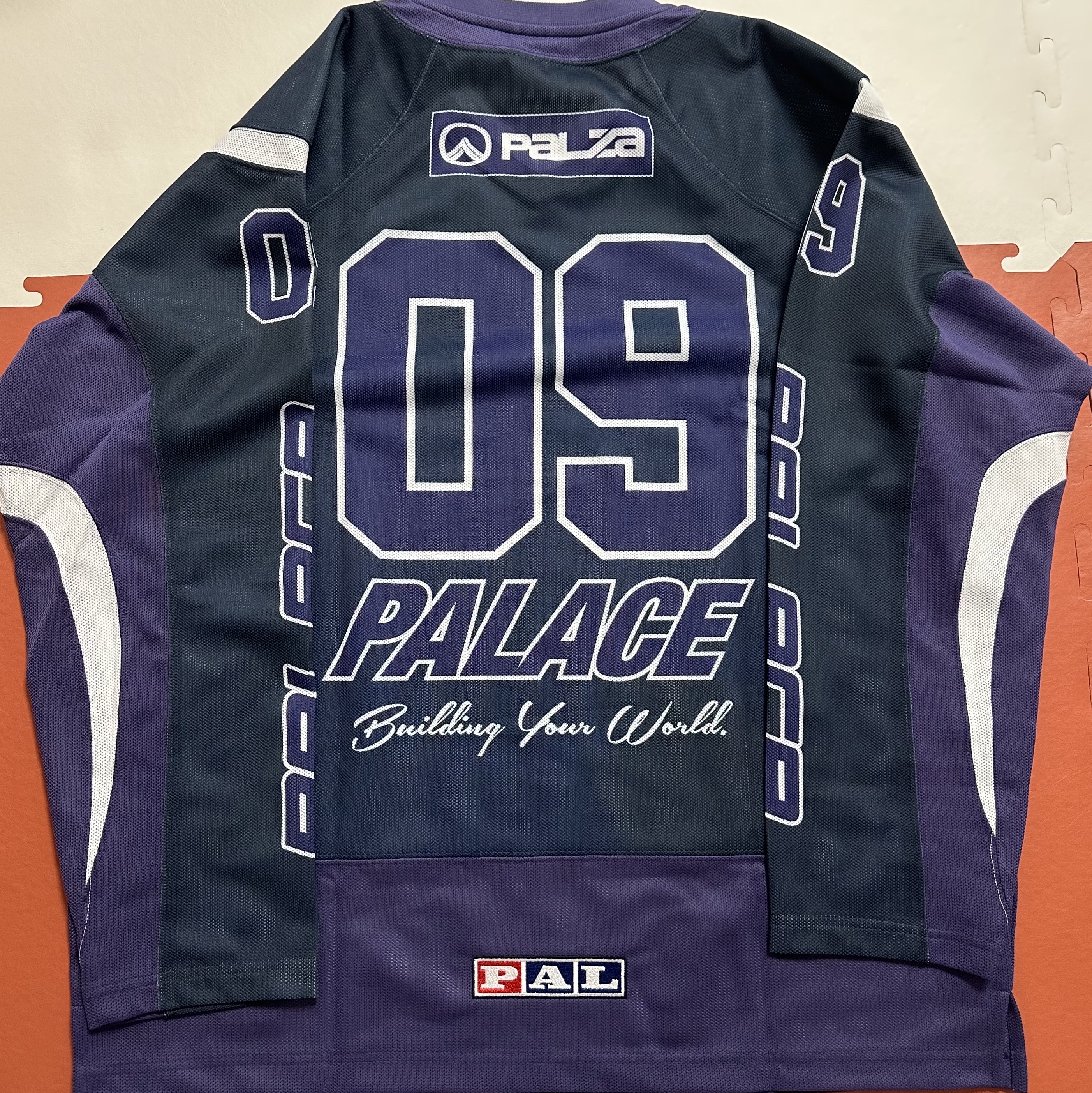 Palace Building Your World Hockey Jersey Purple - 24FW 착용 스타일 - 2