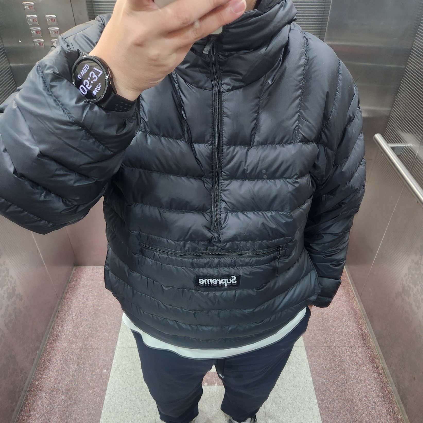 Supreme Micro Down Half Zip Hooded Pullover Black - 24FW 착용 스타일