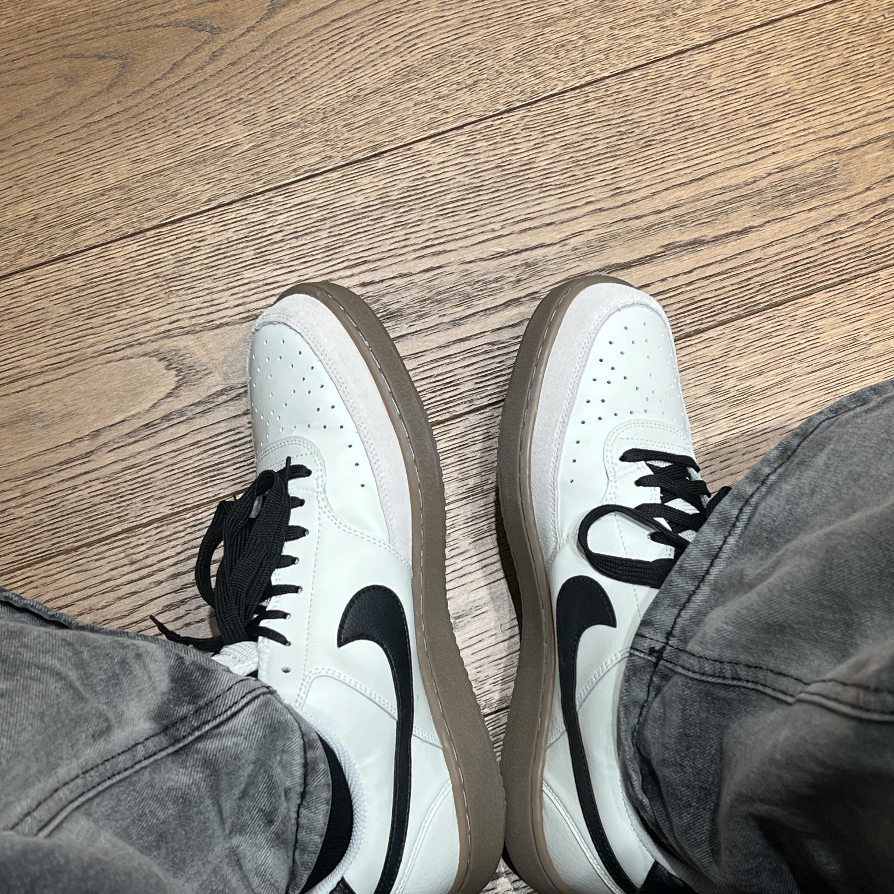 Nike Court Vision Low Sail Light Orewood Brown 착용 스타일