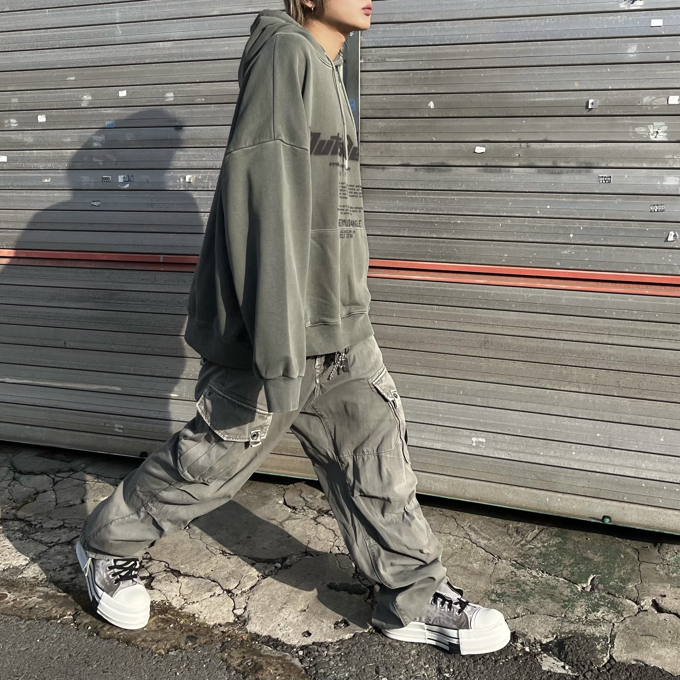 Converse x Drkshdw DBL Drkstar Overdye Chuck 70 Hi Concrete 착용 스타일 - 2