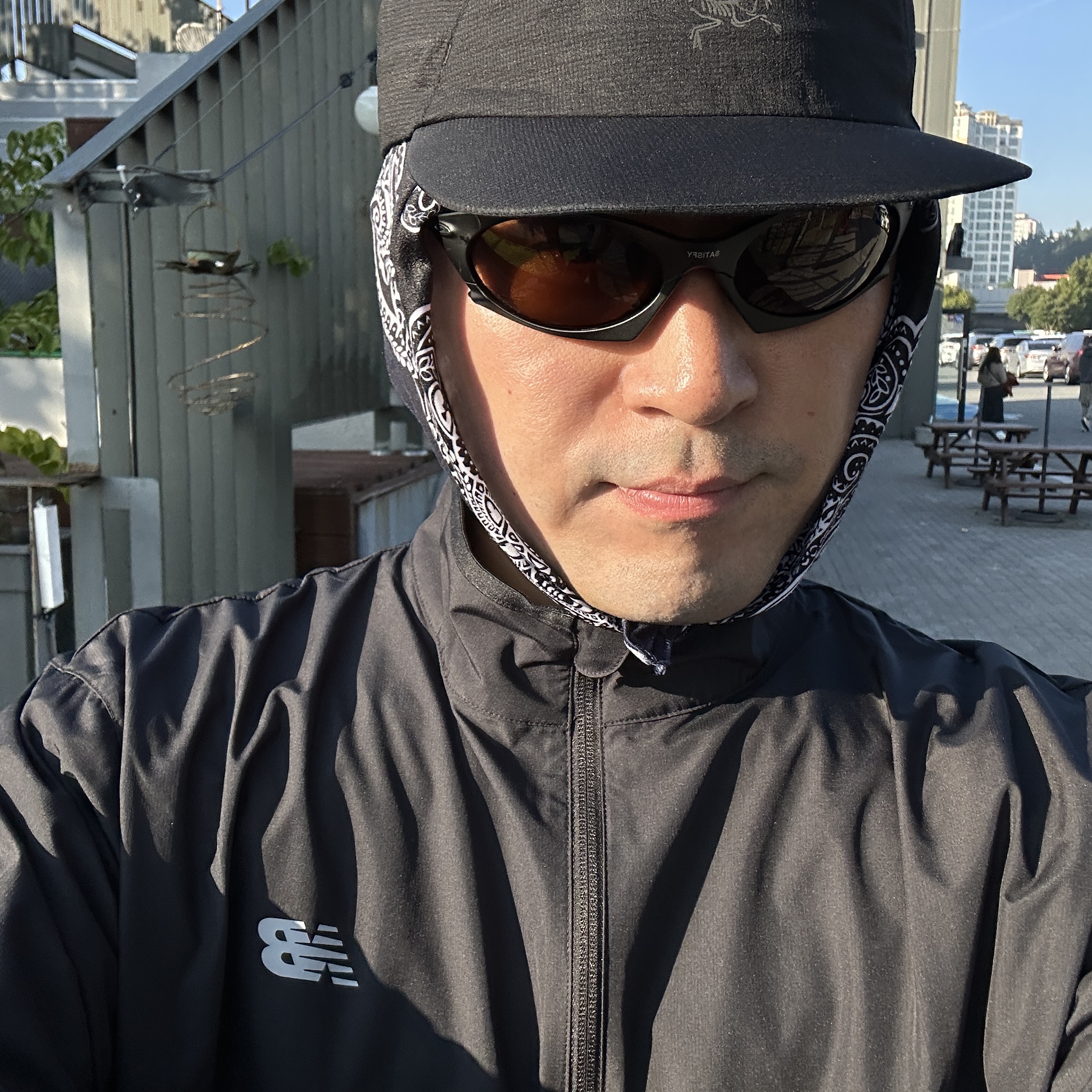 Oakley x Satisfy Plantaris Matte Black 착용 스타일