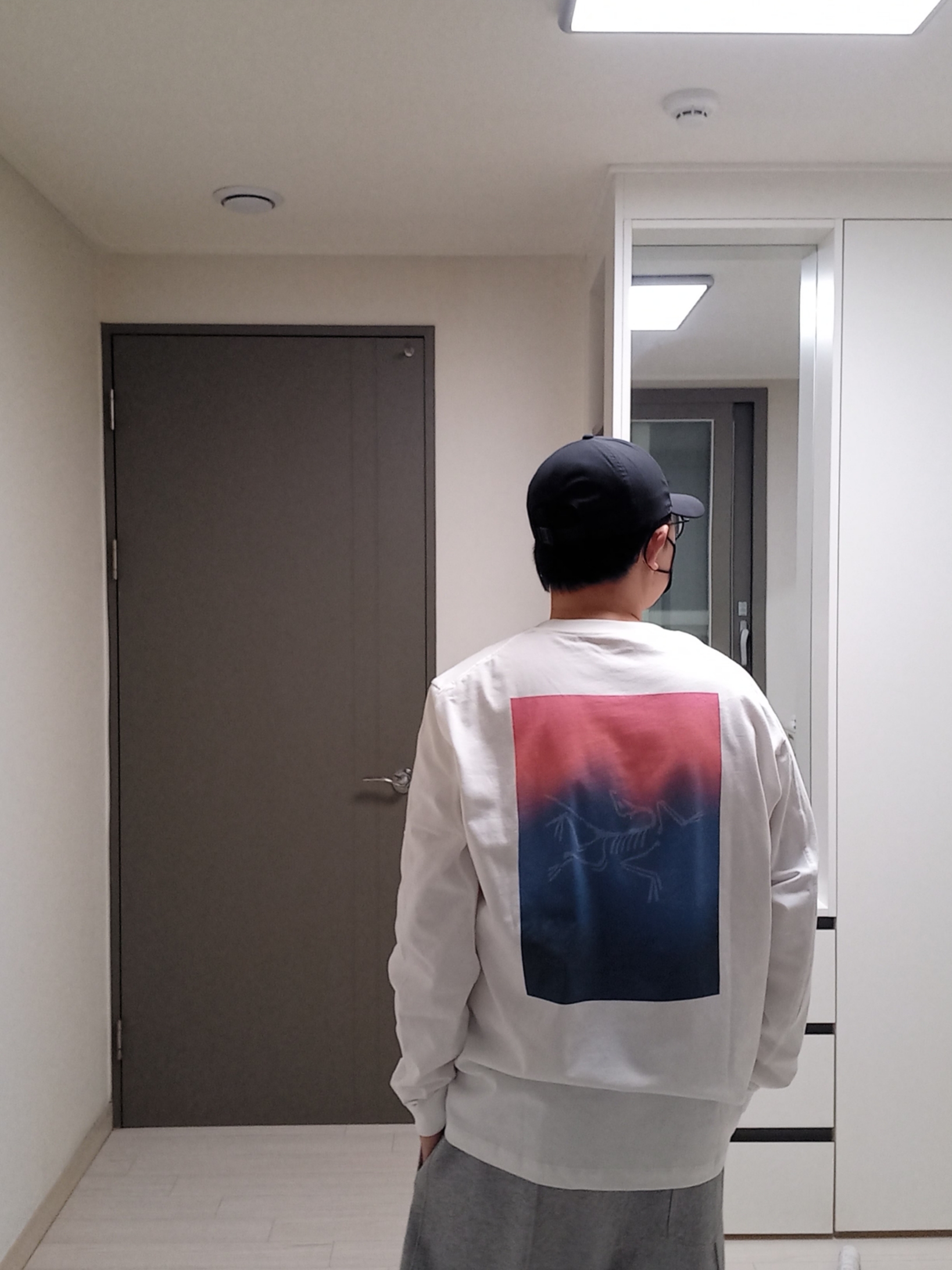 Arc'teryx Kragg Cotton Heatmap LS T-Shirt White Light Multi, Arc'teryx Small Bird Cap Black 착용 스타일 - 5