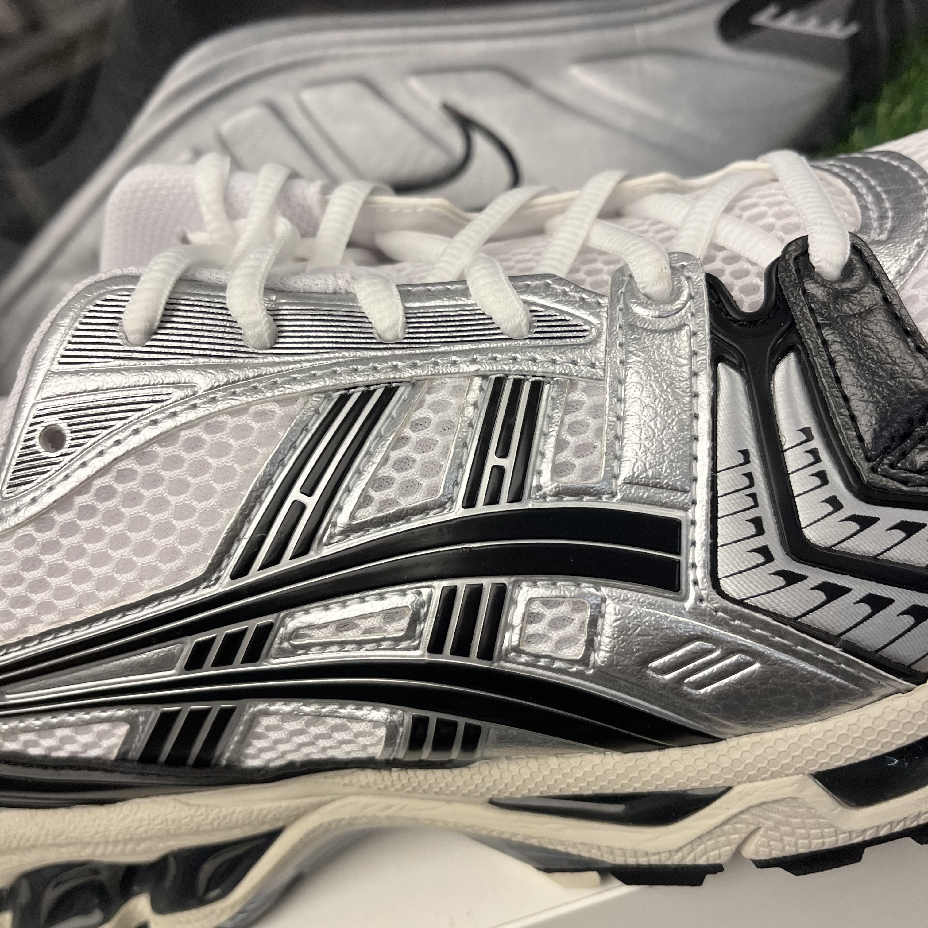 Asics Gel-Kayano 14 White Black 착용 스타일 - 1