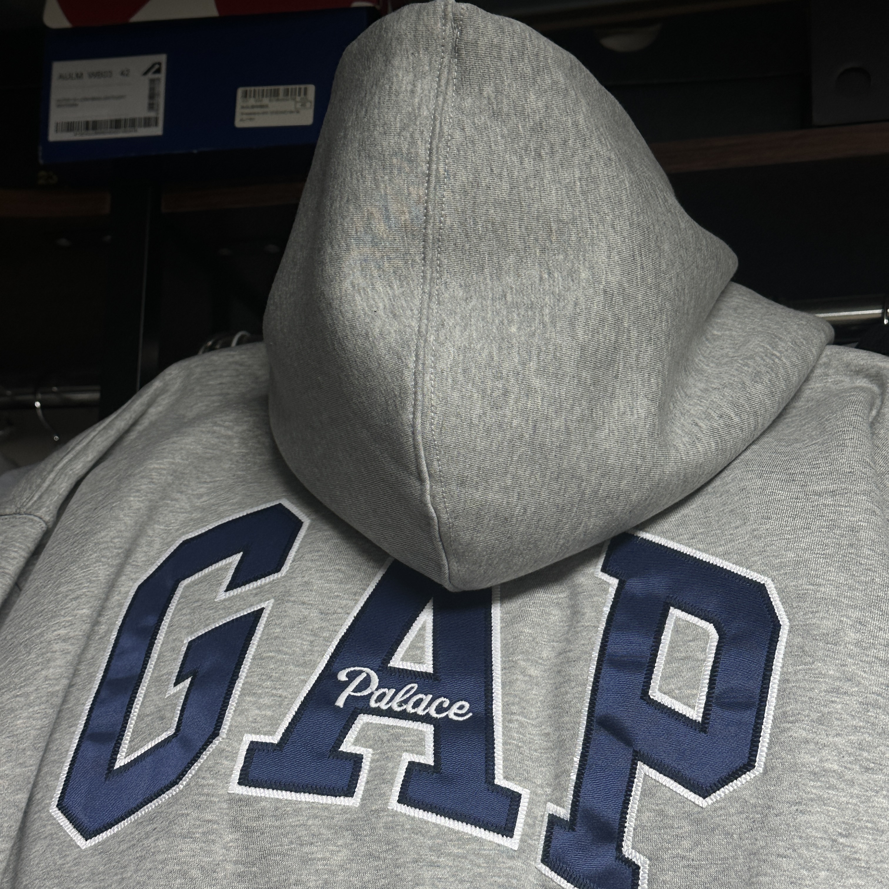 Palace x Gap Hood Grey - 24SS, Maison Mihara Yasuhiro Peterson23 OG Sole Canvas Low-top Sneakers Black 착용 스타일 - 2