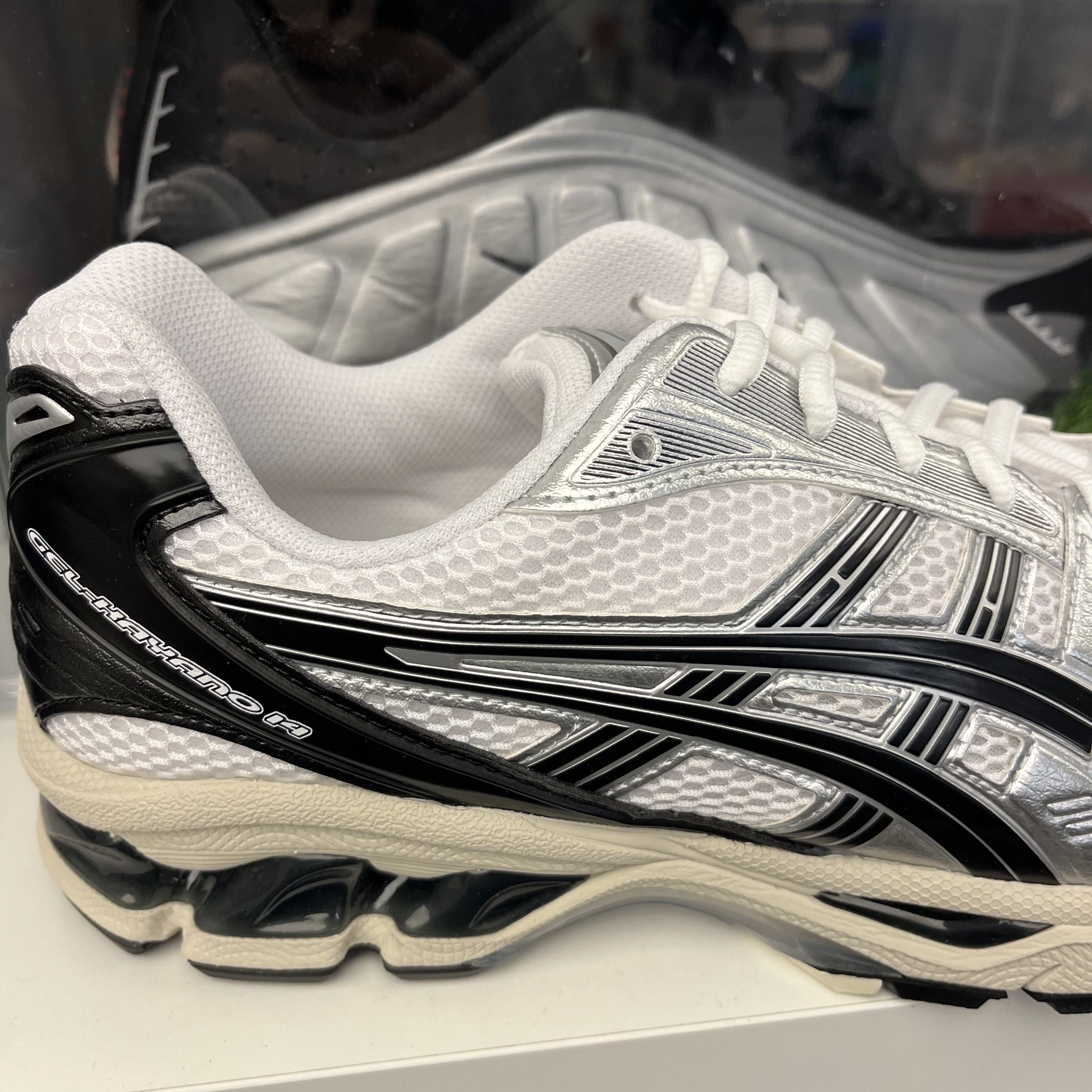 Asics Gel-Kayano 14 White Black 착용 스타일 - 3