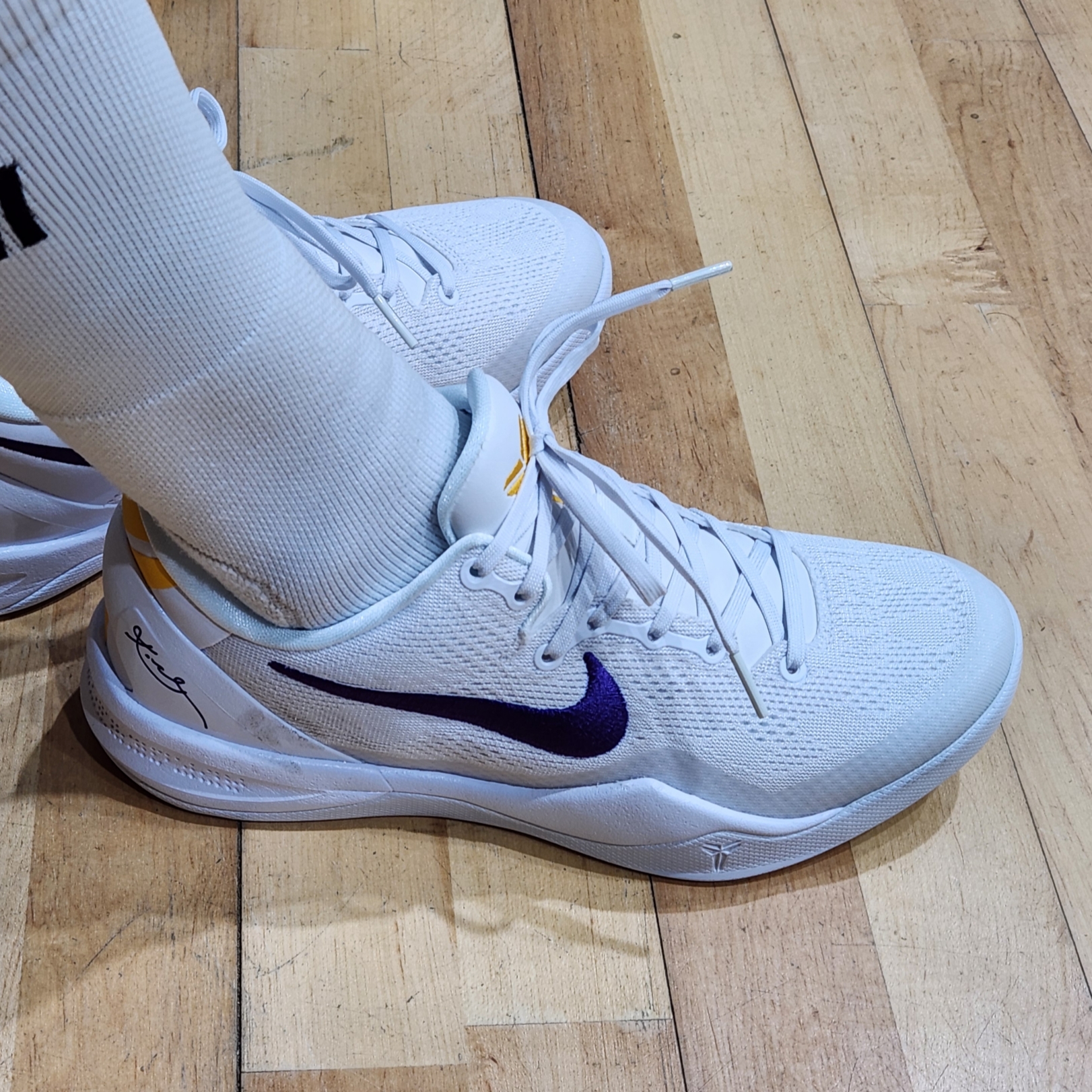 Nike Kobe 8 Protro White and Court Purple 착용 스타일 - 2