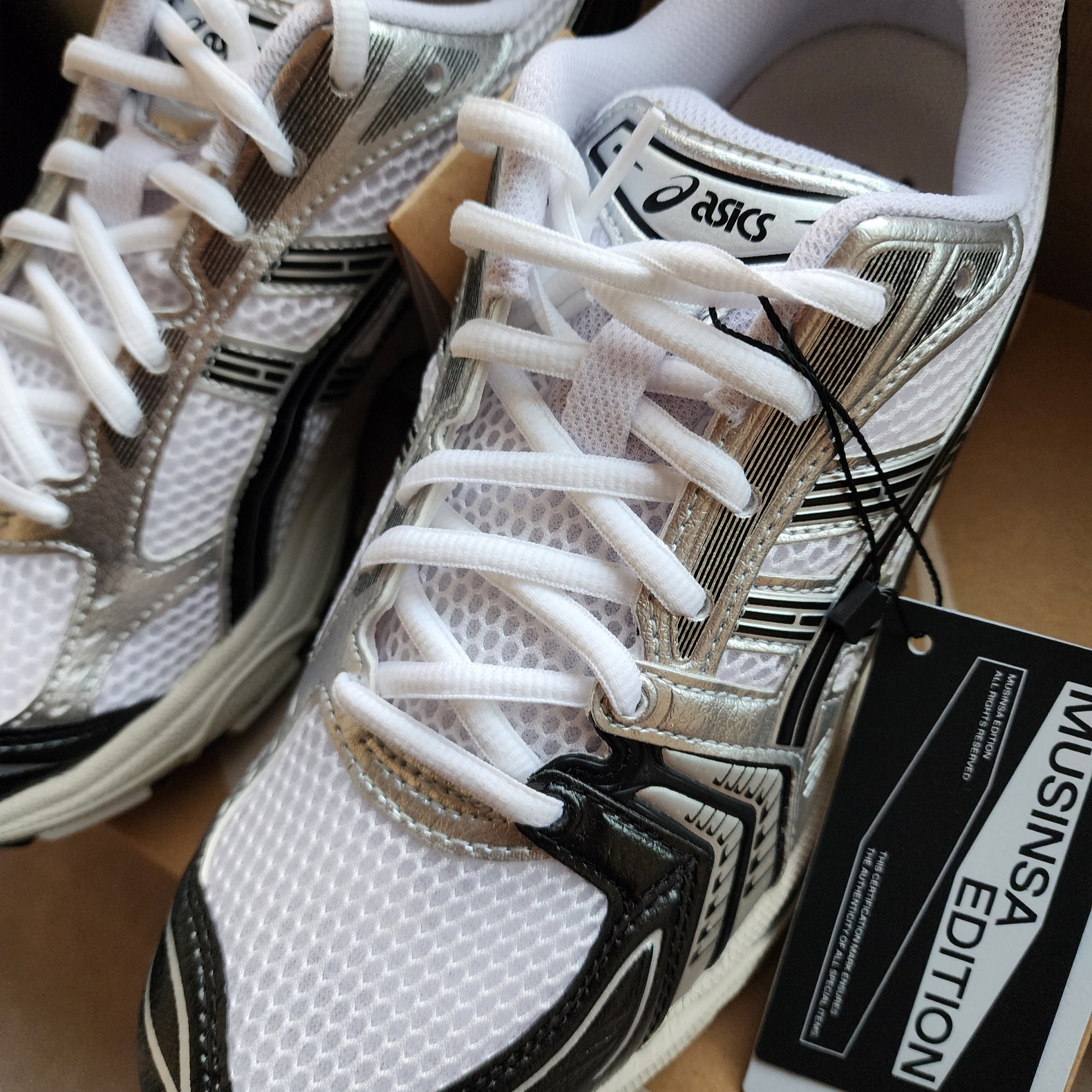 Asics Gel-Kayano 14 White Black 착용 스타일