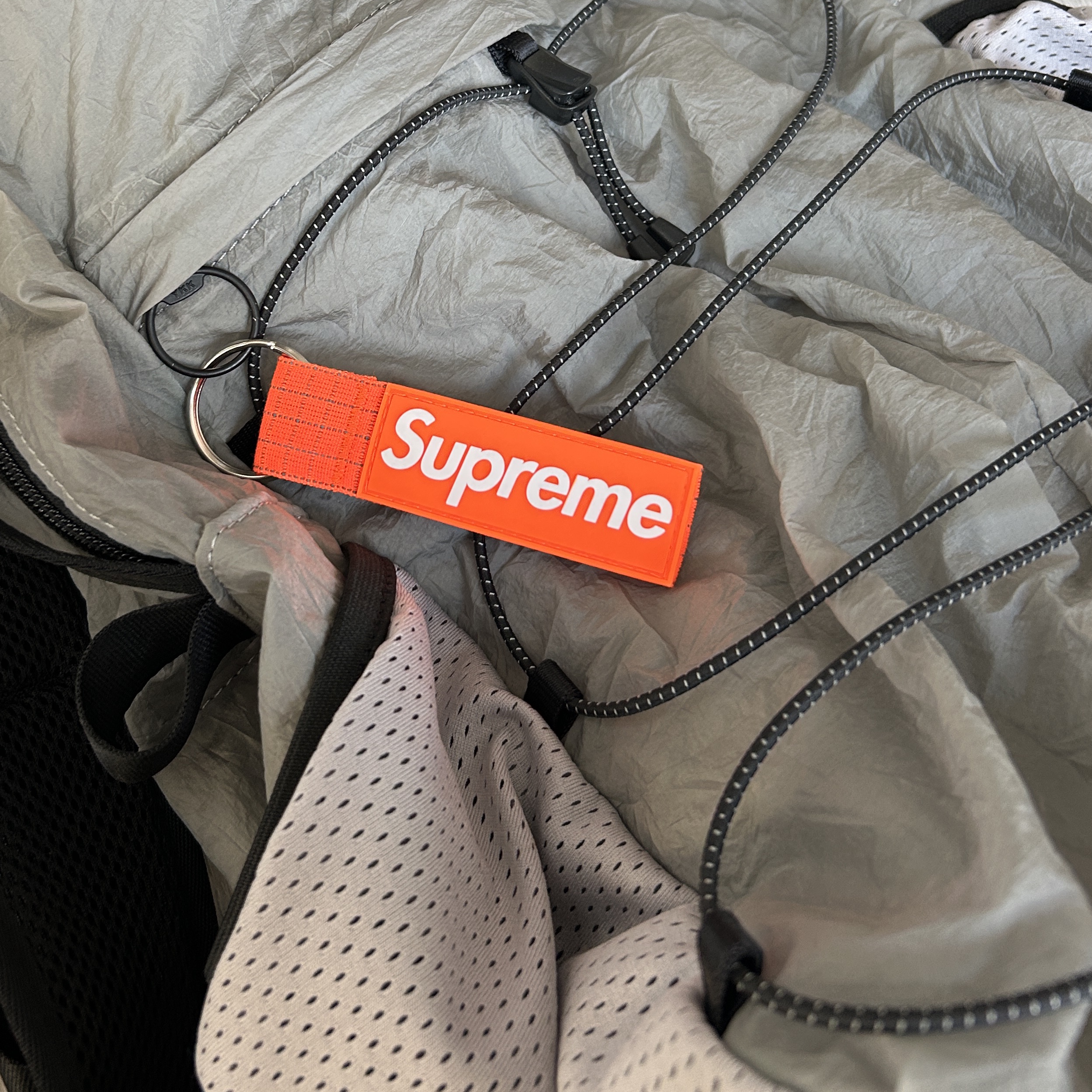 Supreme Ripstop Keychain Orange - 24SS 착용 스타일