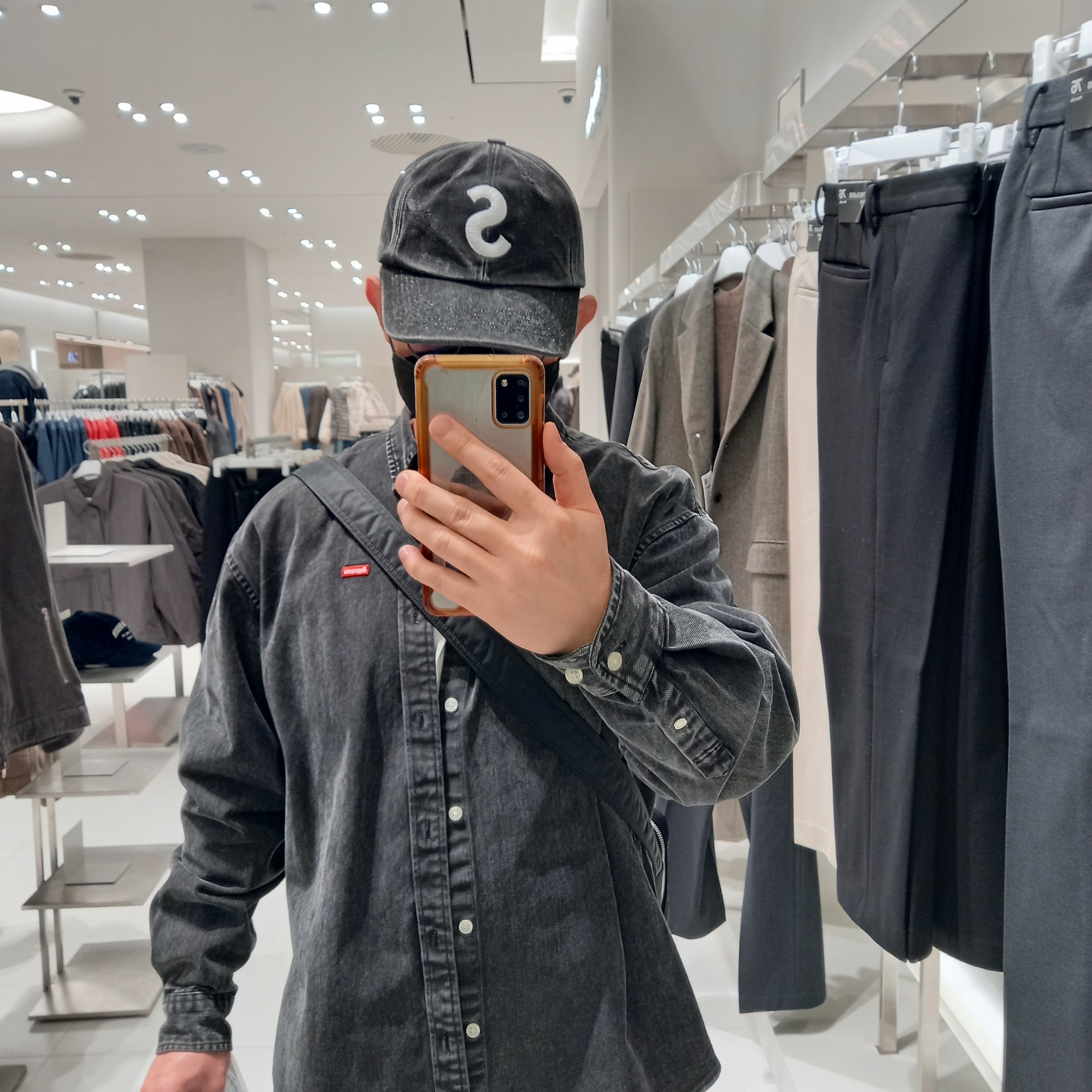 Supreme Pigment S Logo 6-Panel Black - 24FW, Arc'teryx Kragg Cotton Heatmap LS T-Shirt White Light Multi 착용 스타일 - 1