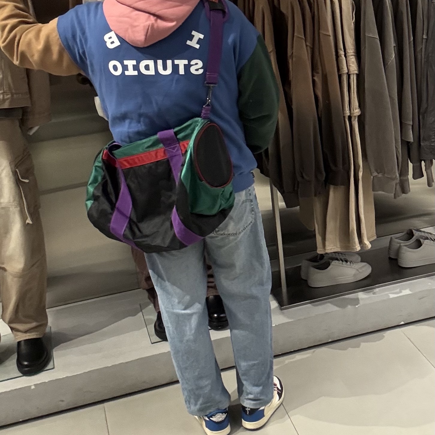 Jordan 1 x Travis Scott x Fragment Retro Low OG SP Military Blue, IAB Studio x JTBC Hoodie 착용 스타일