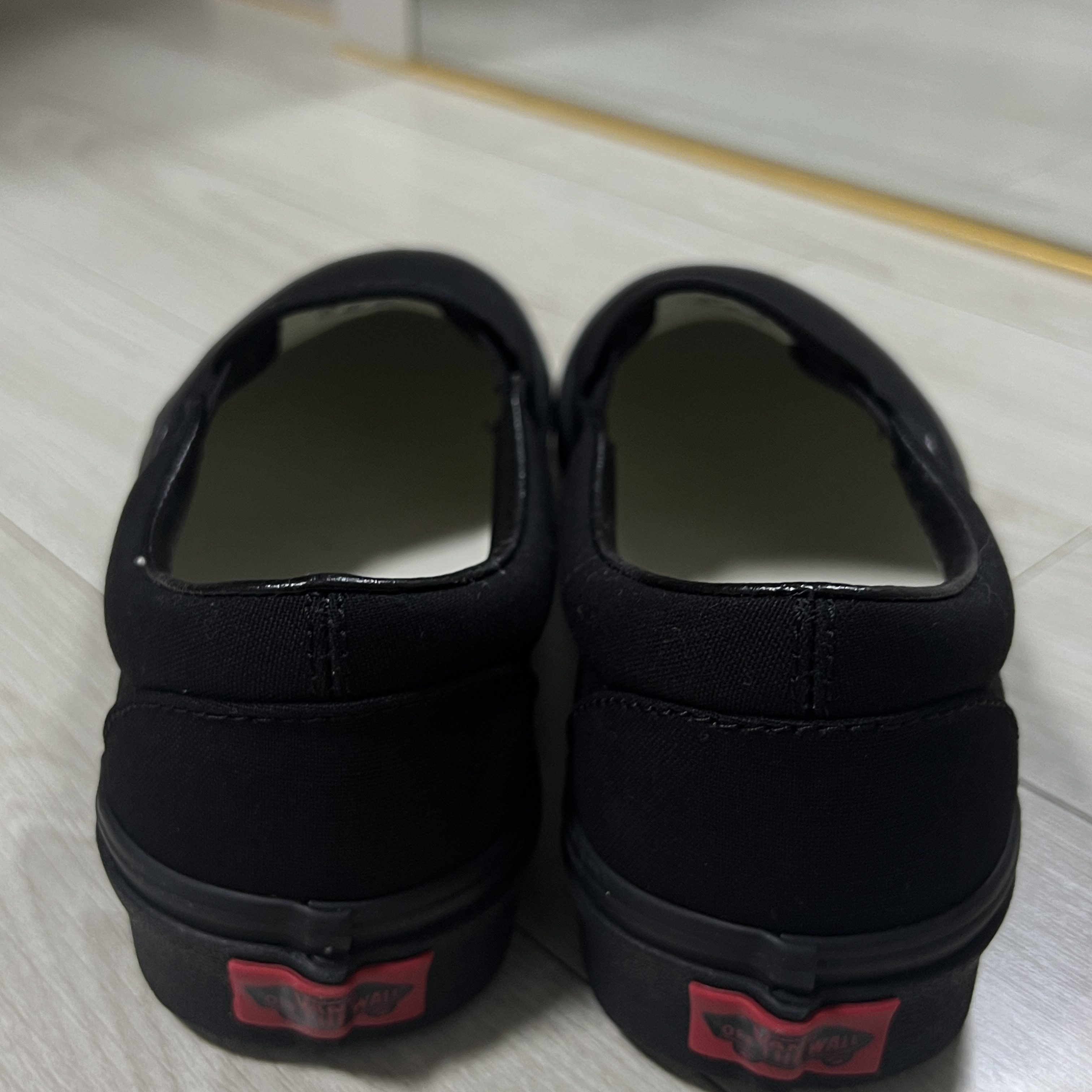 Vans Classic Slip-On Black 착용 스타일 - 3